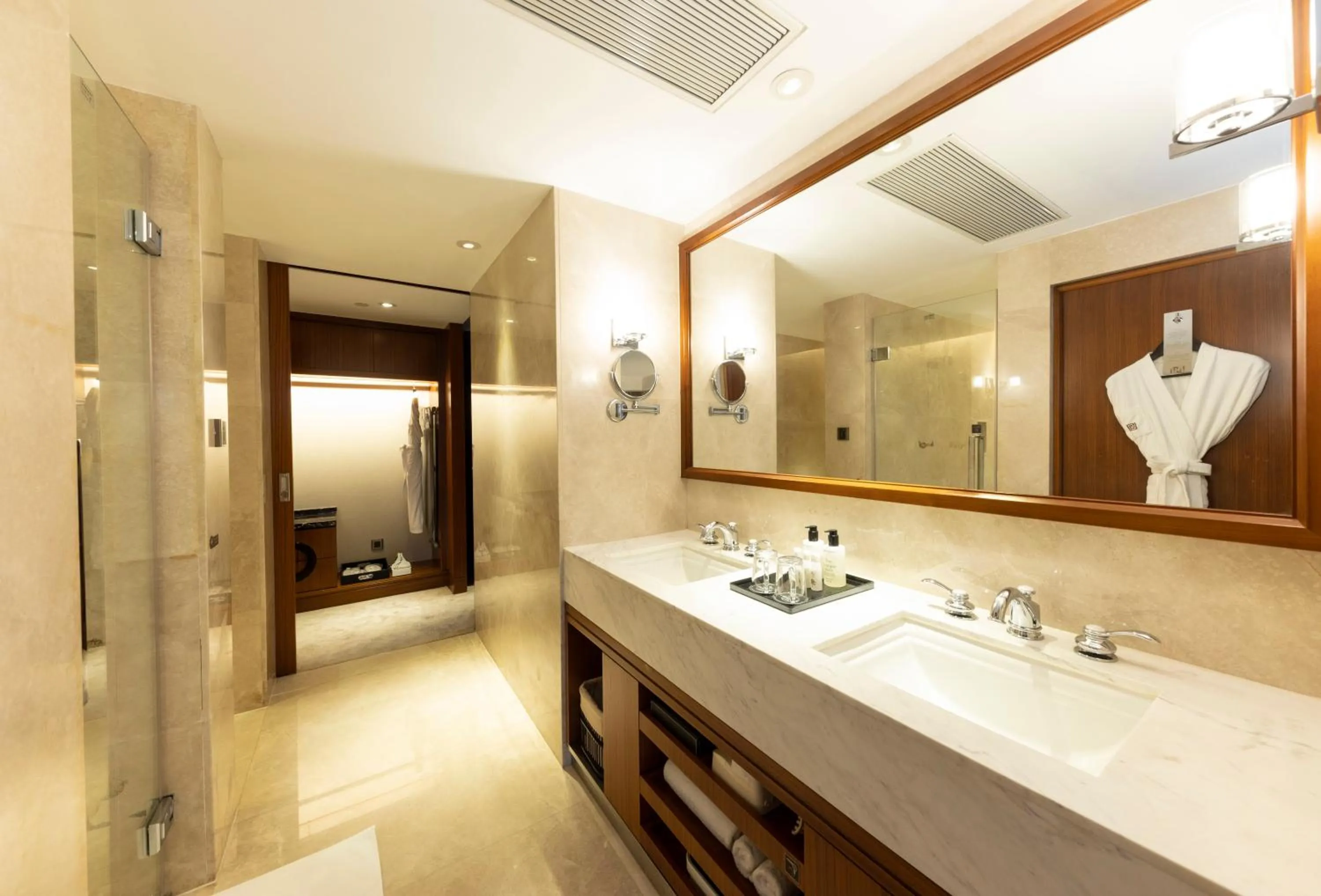 Bathroom in Shenzhen Nanshan L'Hermitage