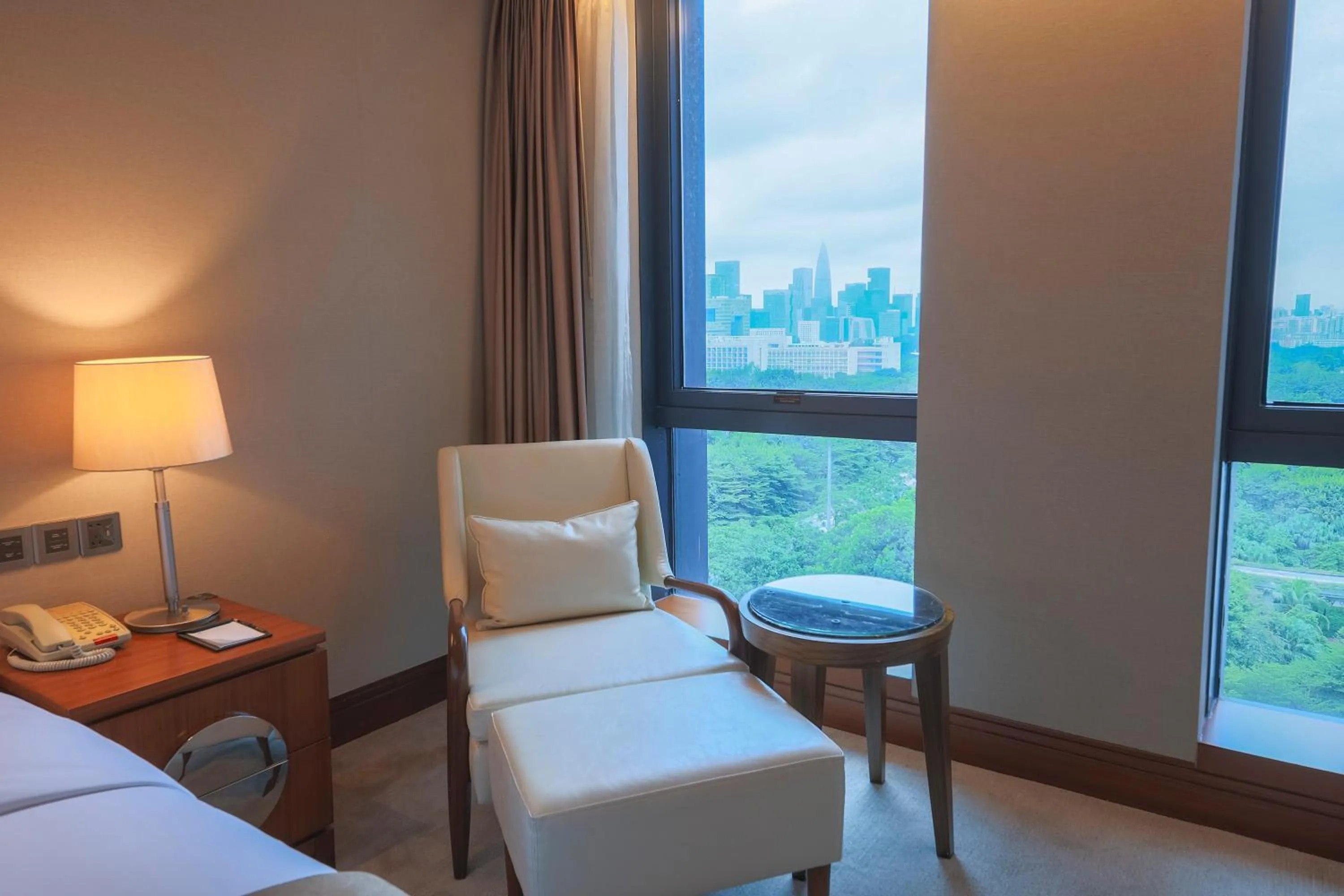 Bedroom, Bed in Shenzhen Nanshan L'Hermitage