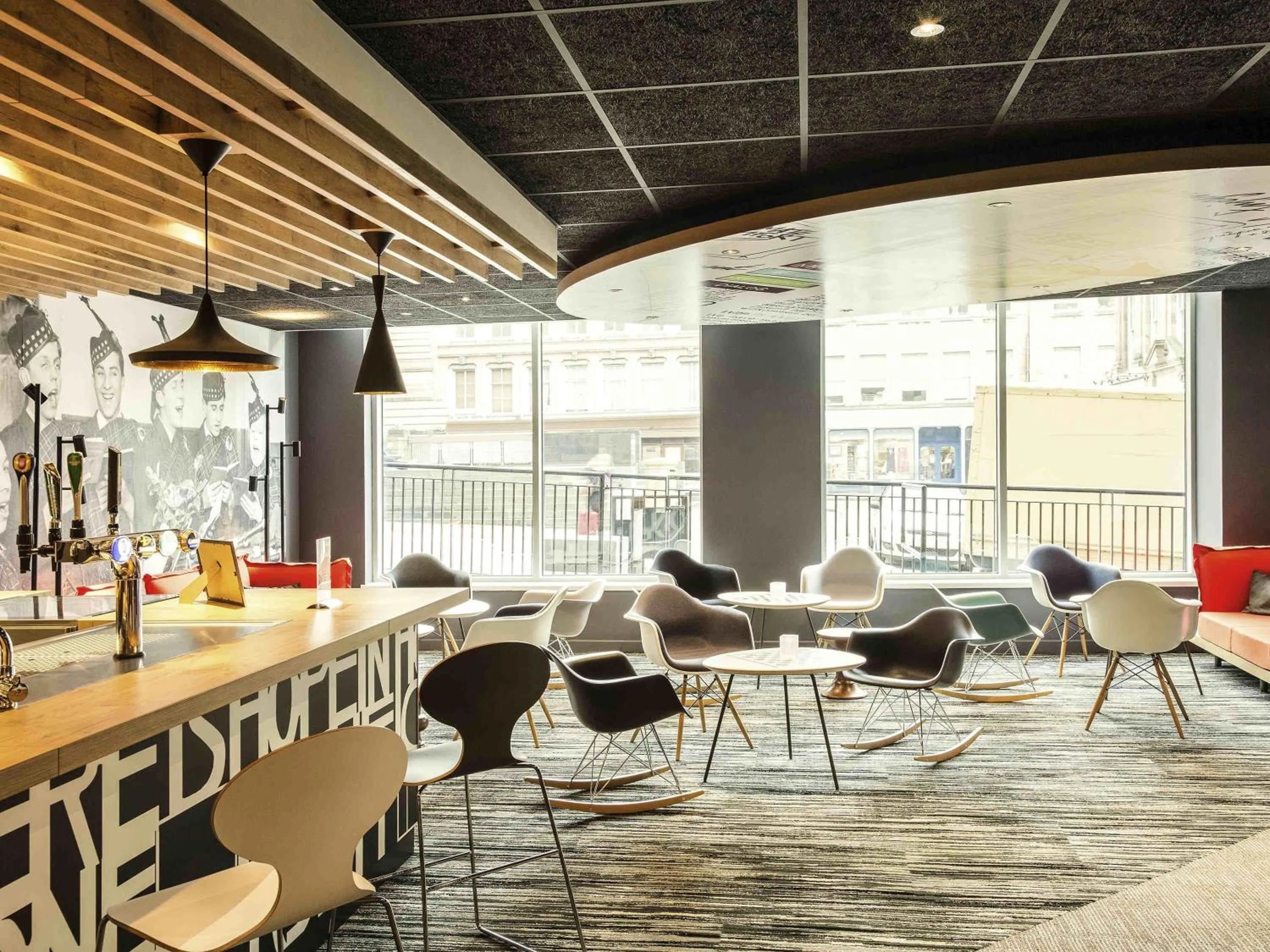 Lounge or bar in ibis Edinburgh Centre Royal Mile