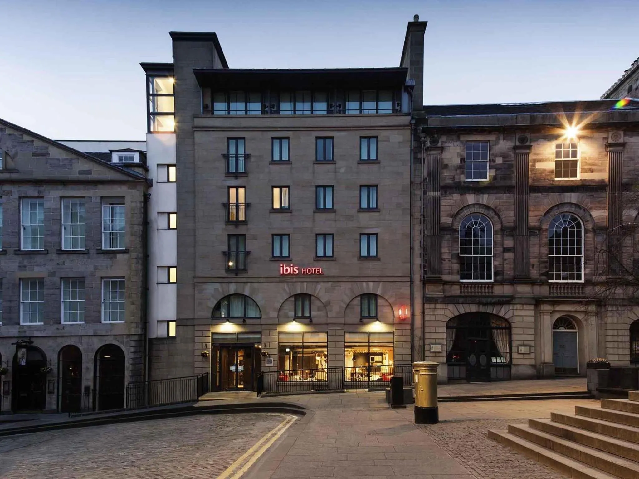 Property building in ibis Edinburgh Centre Royal Mile – Hunter Square