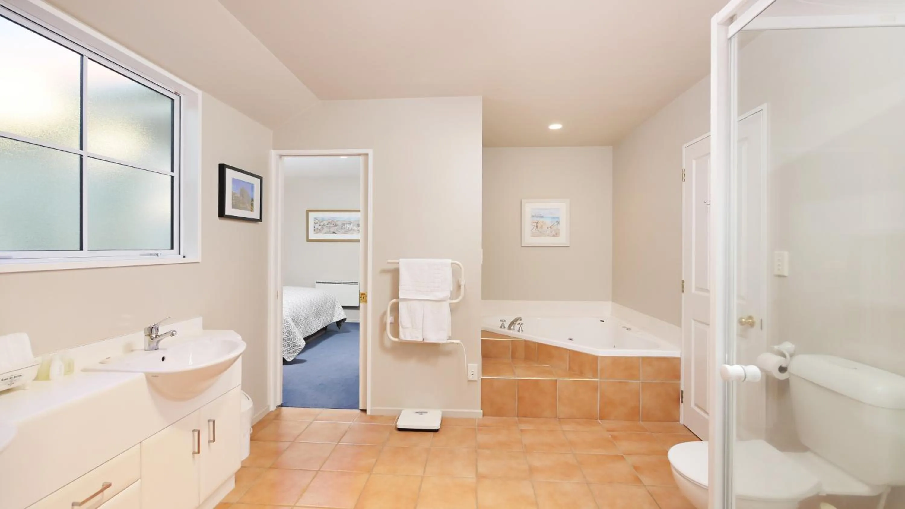 Bathroom in Olive House Bed and Breakfast