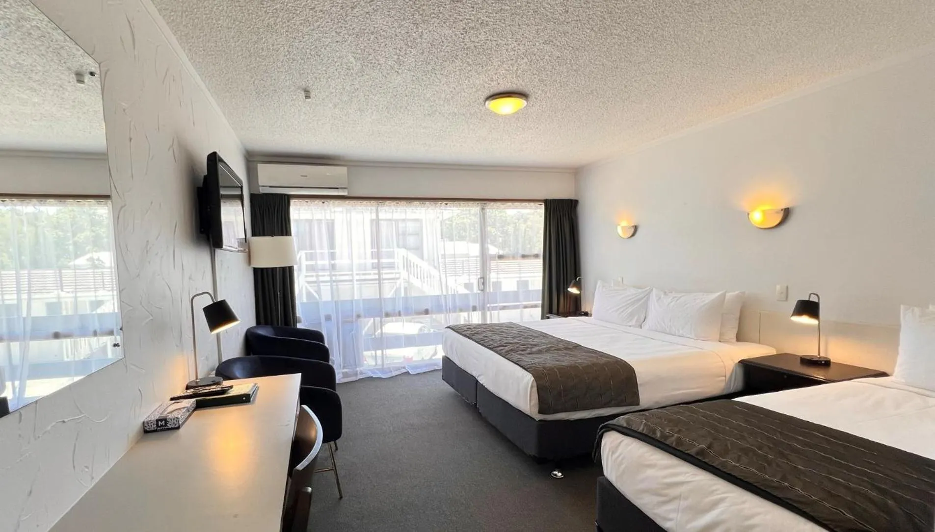 Bed in Alpers Lodge & Conference Centre