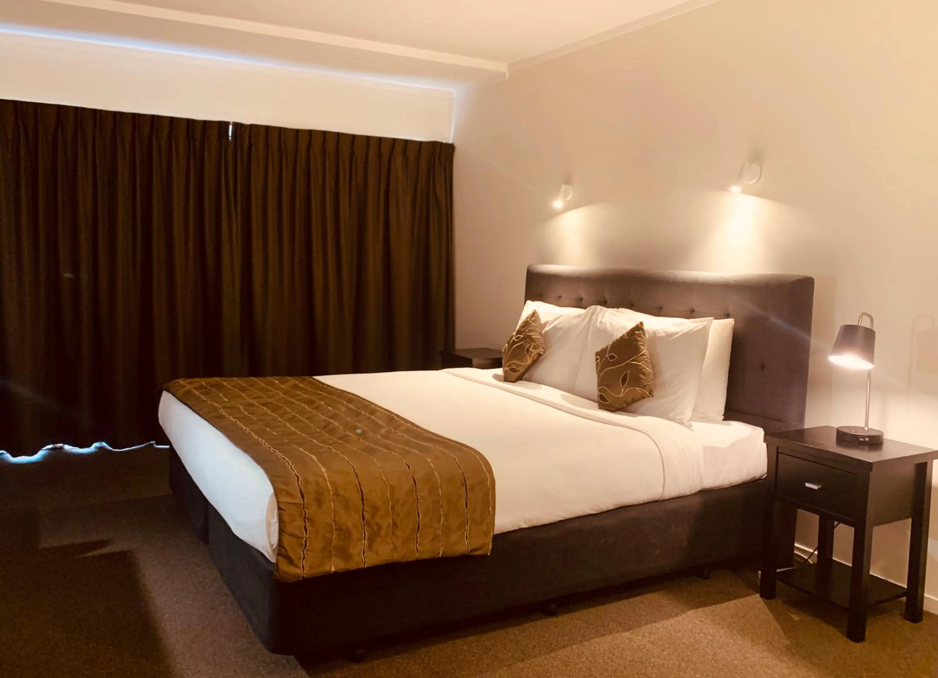 Bed in Alpers Lodge & Conference Centre