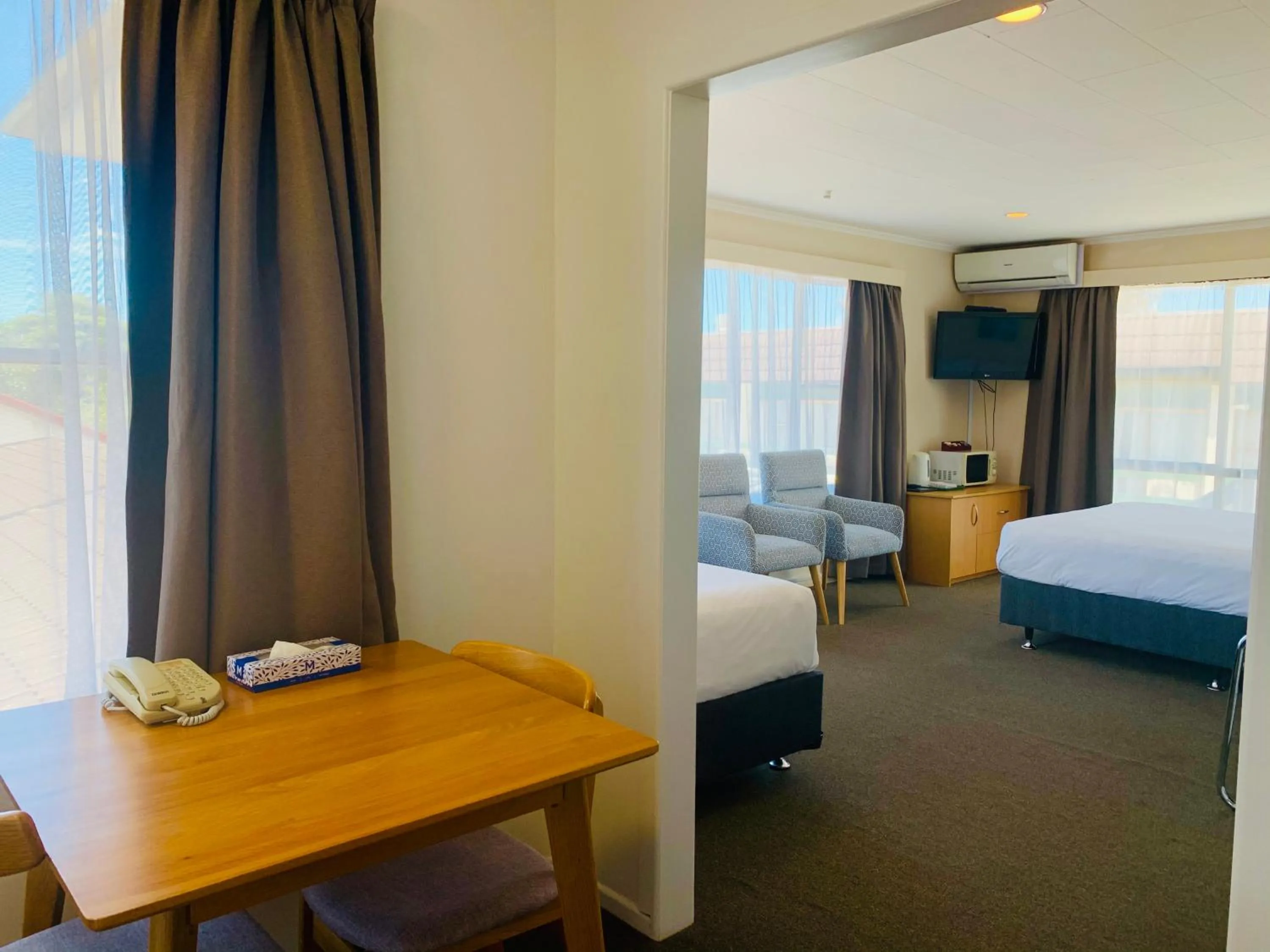 Bed in Alpers Lodge & Conference Centre