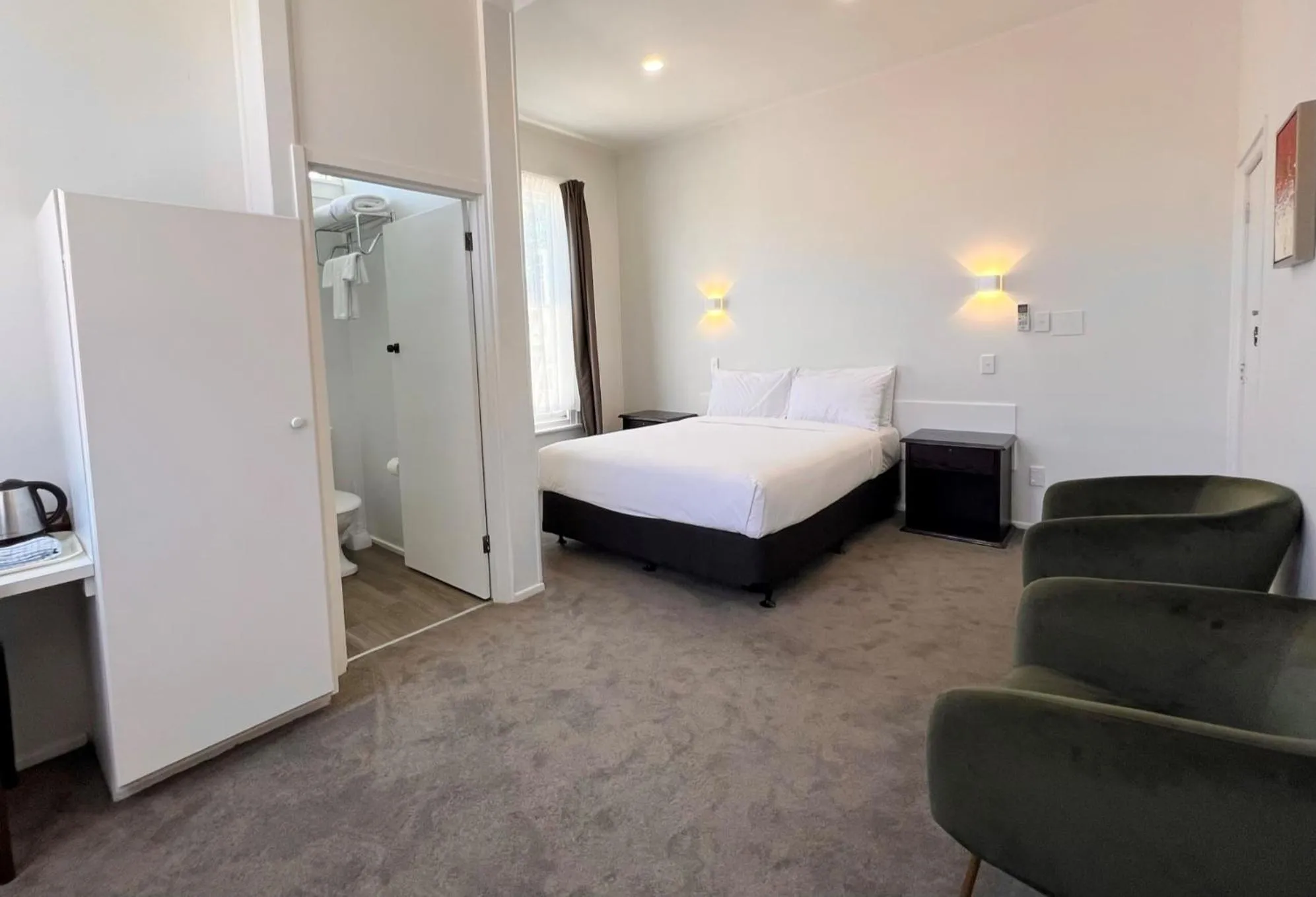 TV and multimedia, Bed in Alpers Lodge & Conference Centre