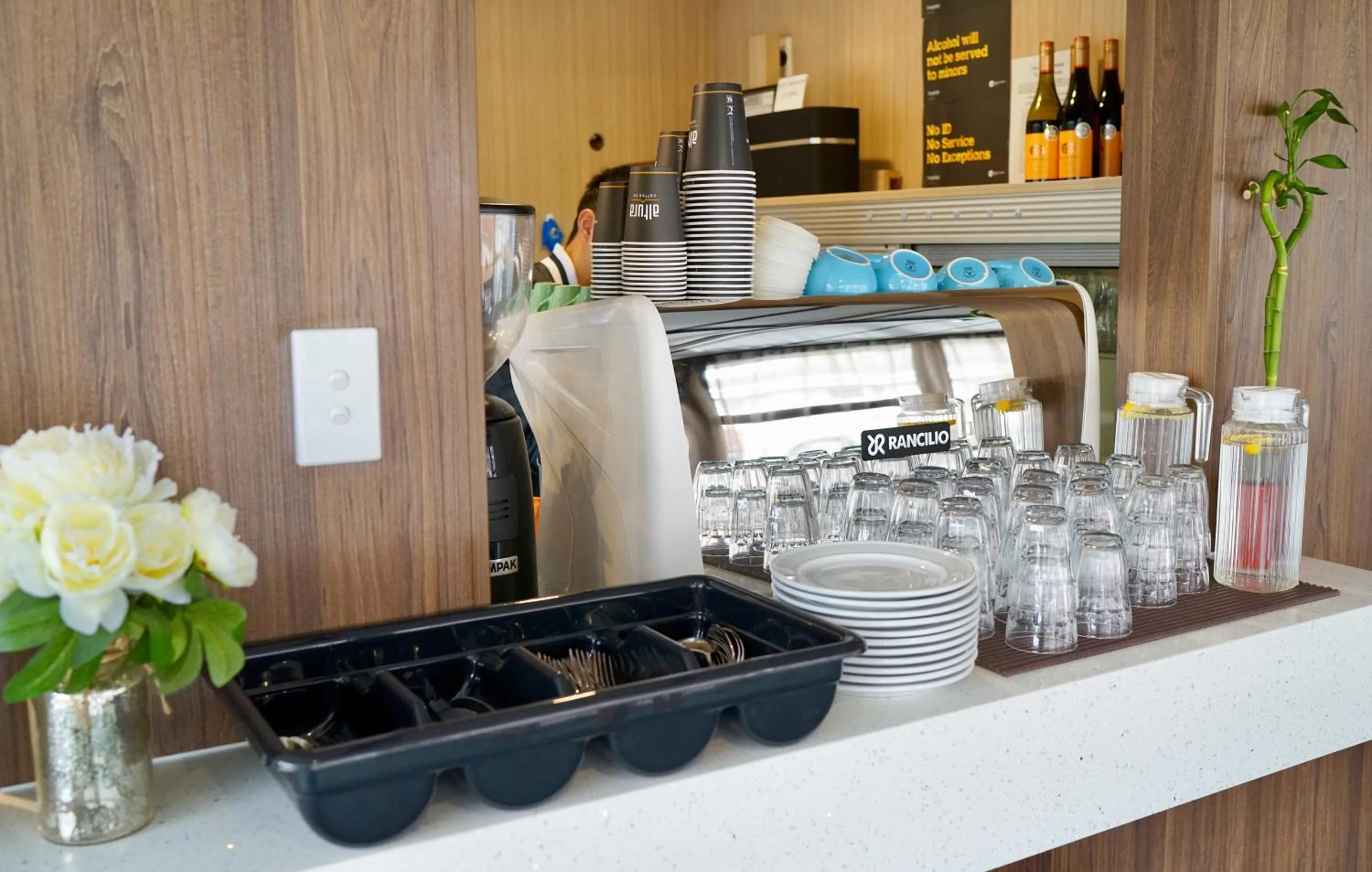 Restaurant/places to eat in Alpers Lodge & Conference Centre