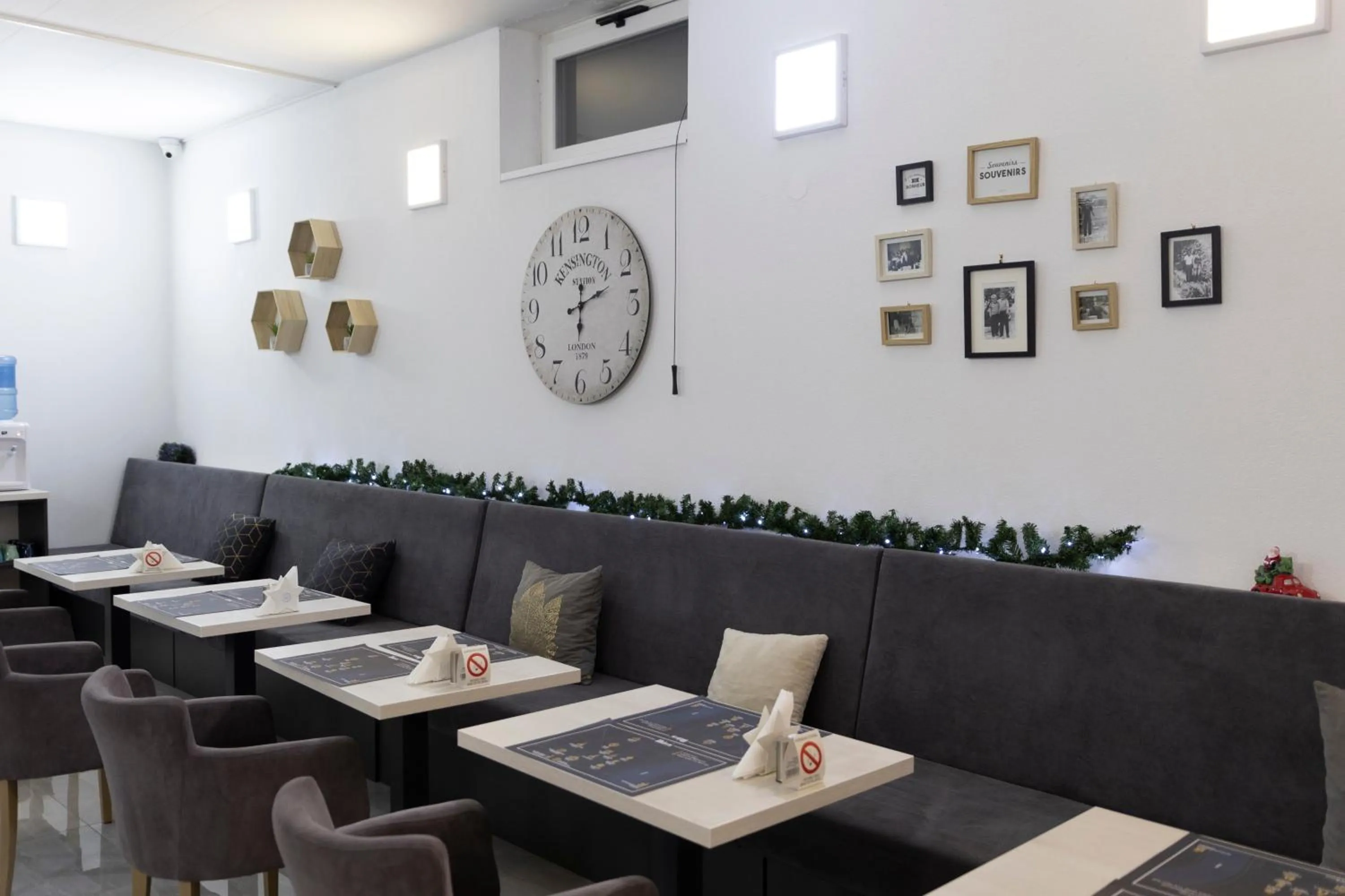 Restaurant/places to eat in Garni Hotel 11tica DM