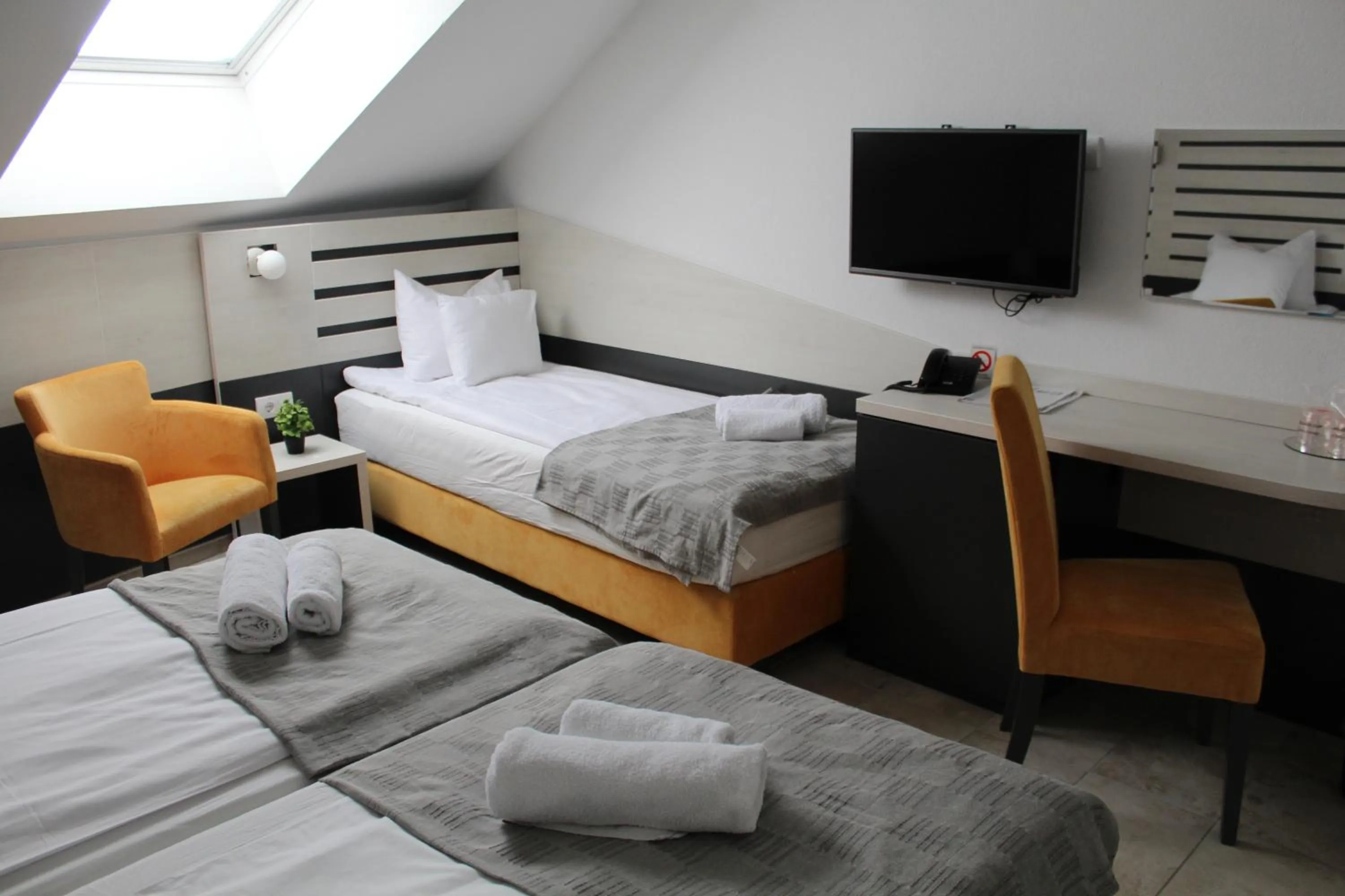 Bed in Garni Hotel 11tica DM