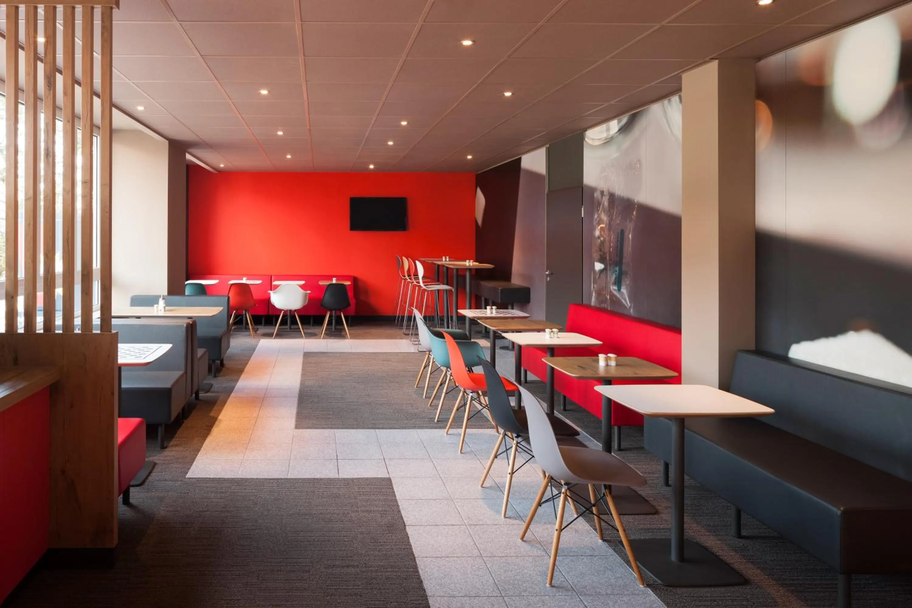 Buffet breakfast in ibis Nürnberg Hauptbahnhof