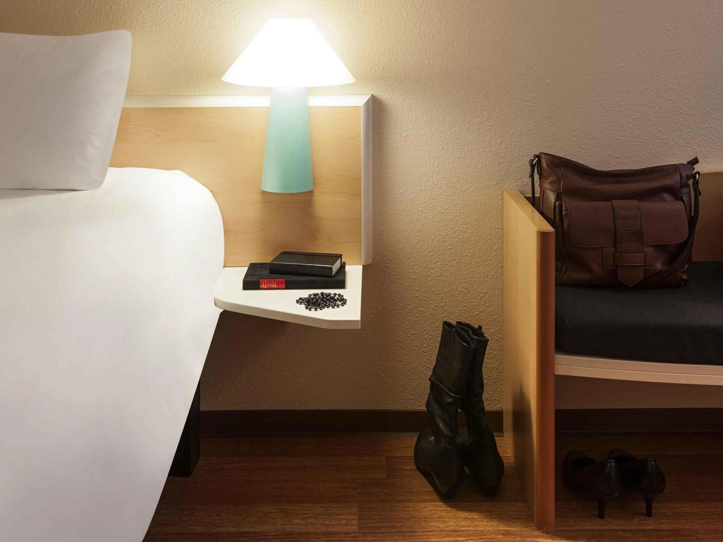 Bedroom, Bed in ibis Nürnberg Hauptbahnhof