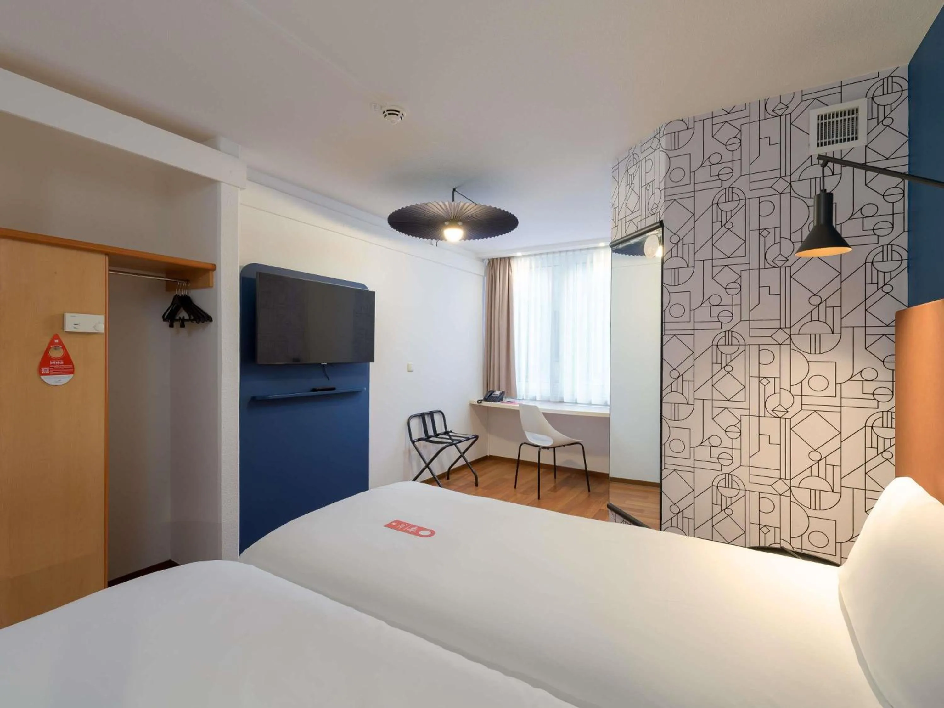 Bedroom, Bed in ibis Nürnberg Hauptbahnhof