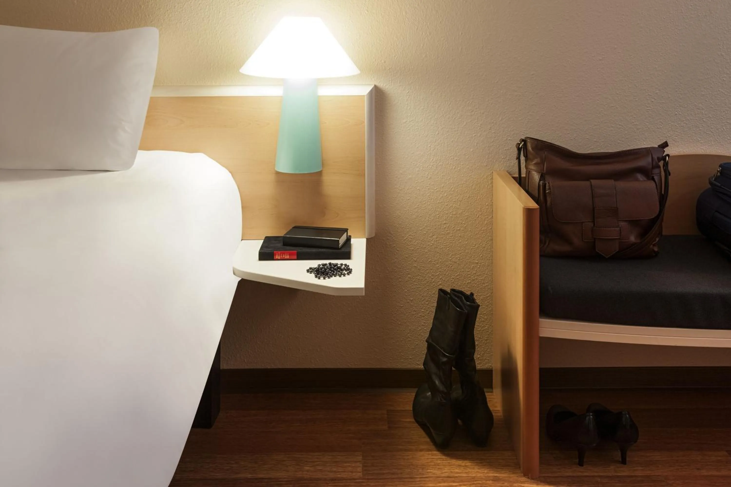 Photo of the whole room, Bed in ibis Nürnberg Hauptbahnhof