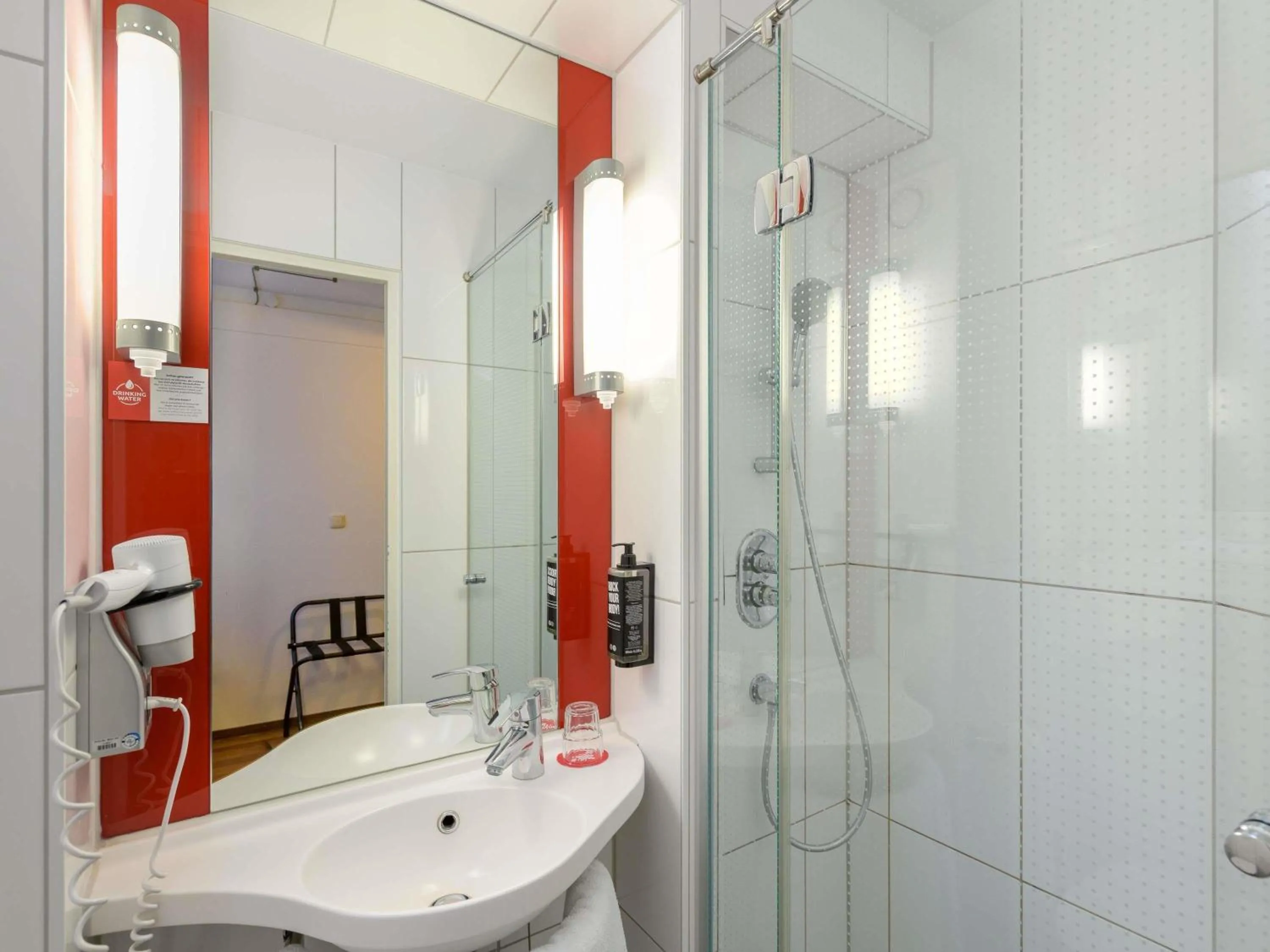 Shower in ibis Nürnberg Hauptbahnhof