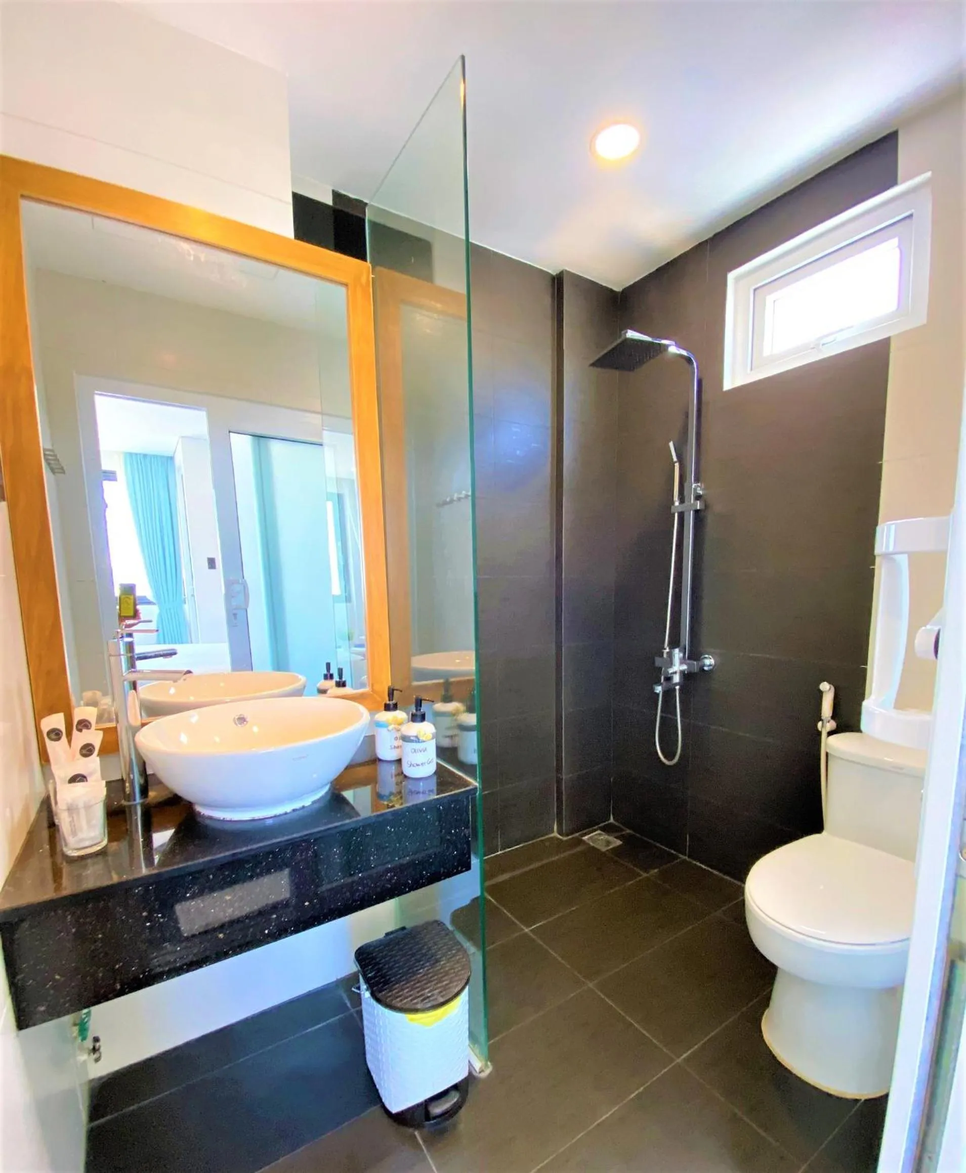 Shower in Olivia Hotel and Apartment