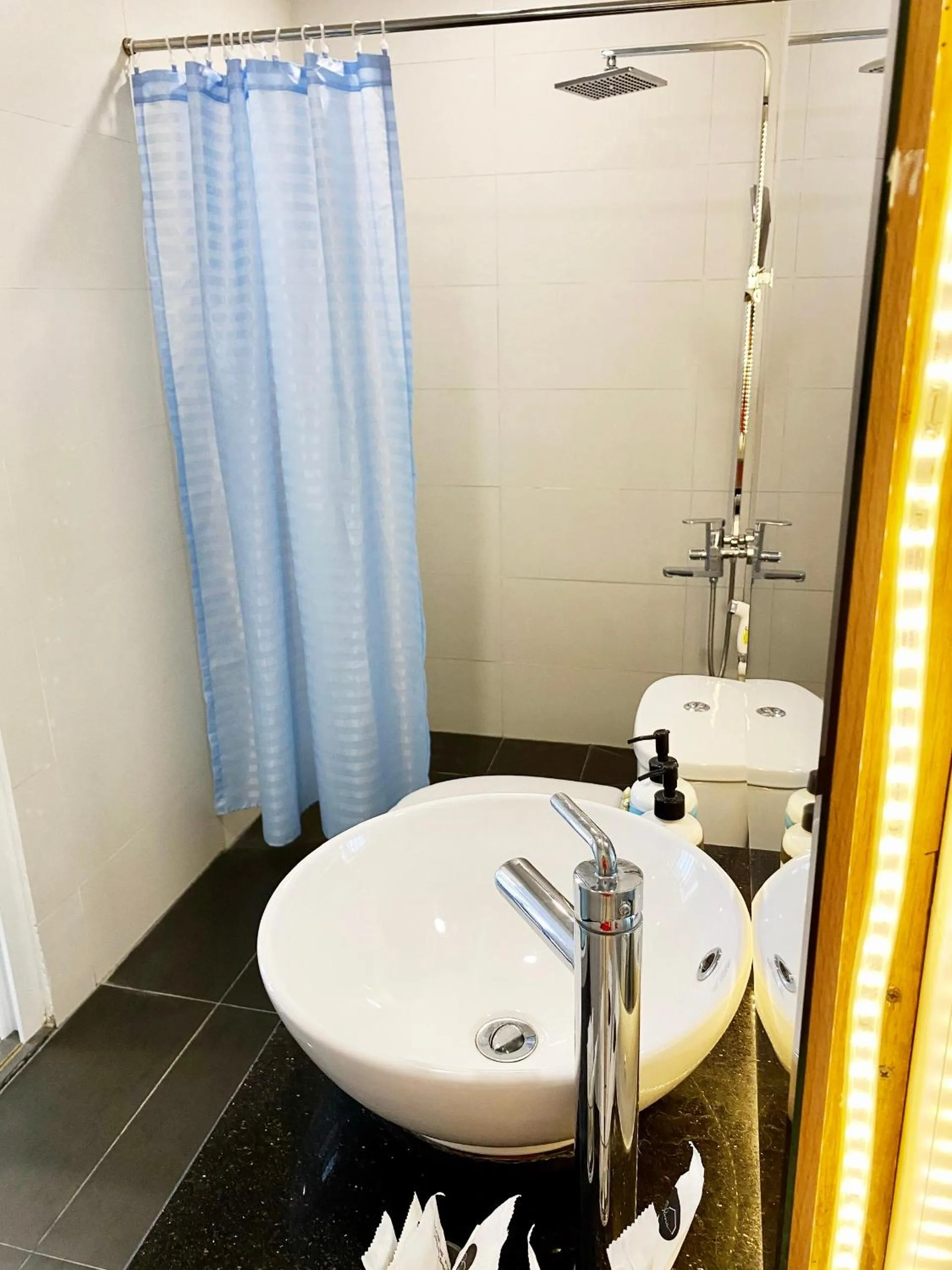 Shower in Olivia Hotel and Apartment