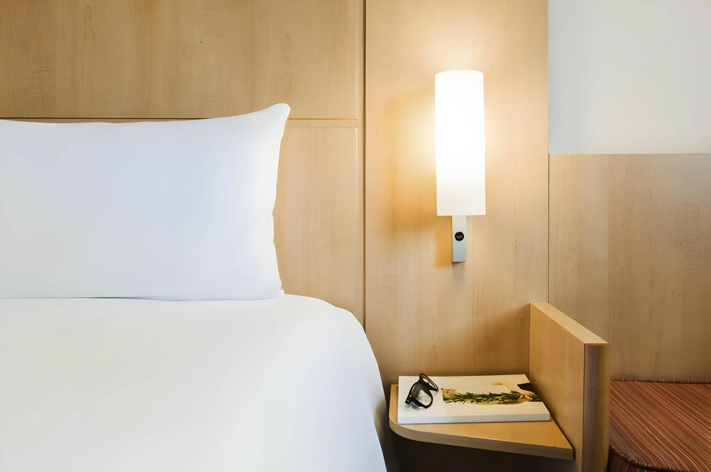 Bed in ibis Liverpool Centre Albert Dock – Liverpool One