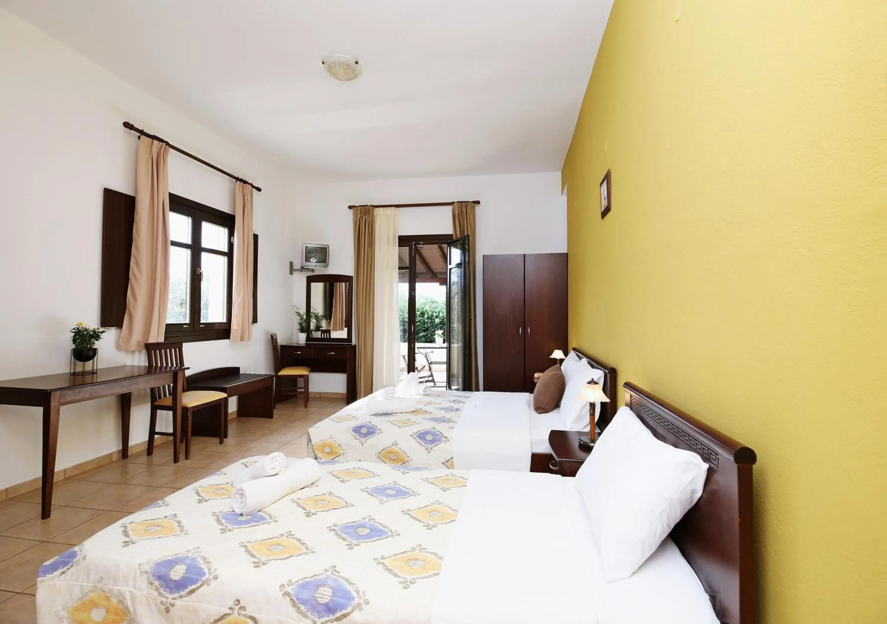 Bedroom, Bed in Palirria Hotel & Studios