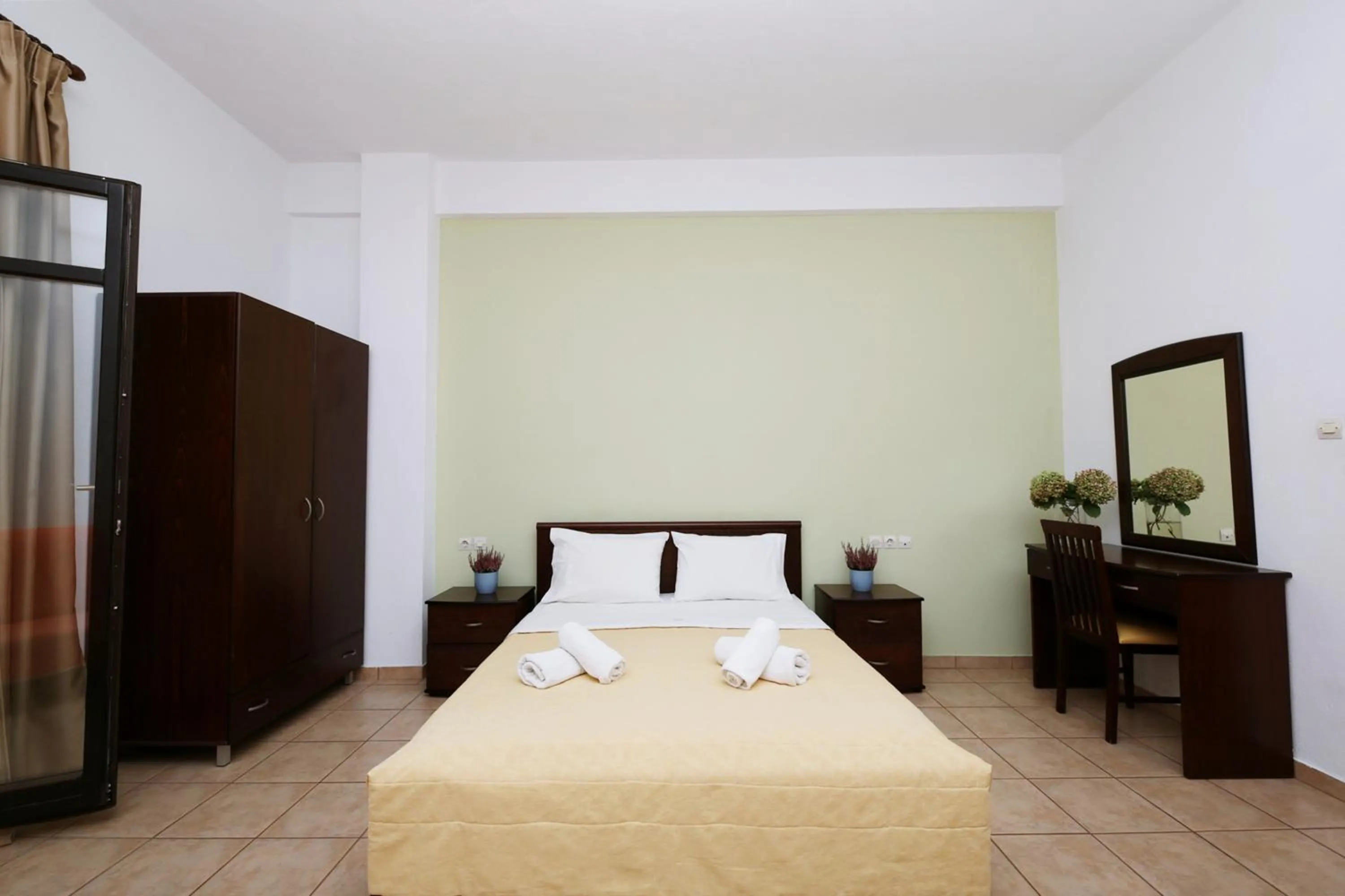 Bed in Palirria Hotel & Studios