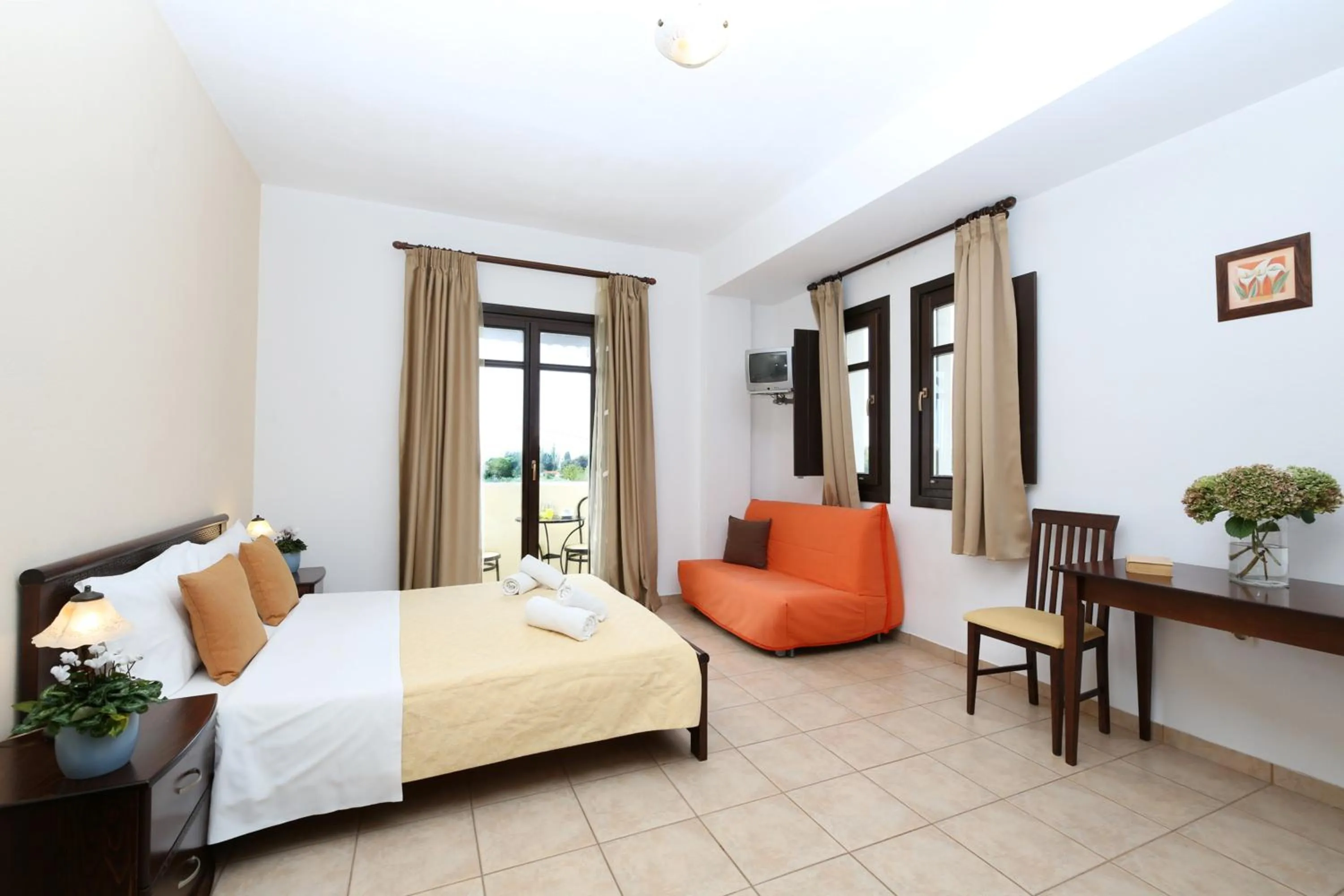 Bed in Palirria Hotel & Studios