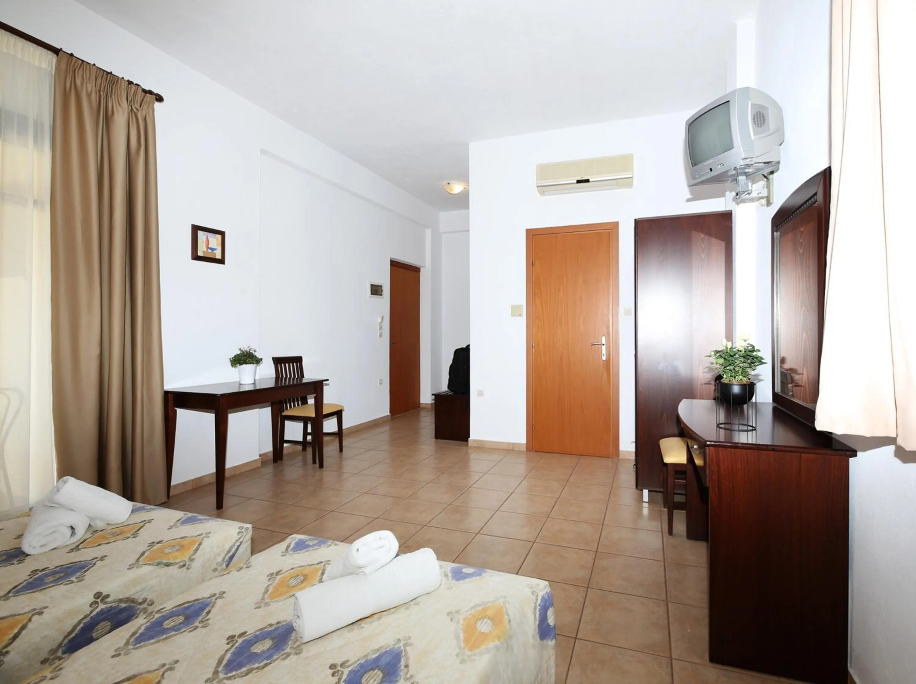 Bedroom, Bed in Palirria Hotel & Studios