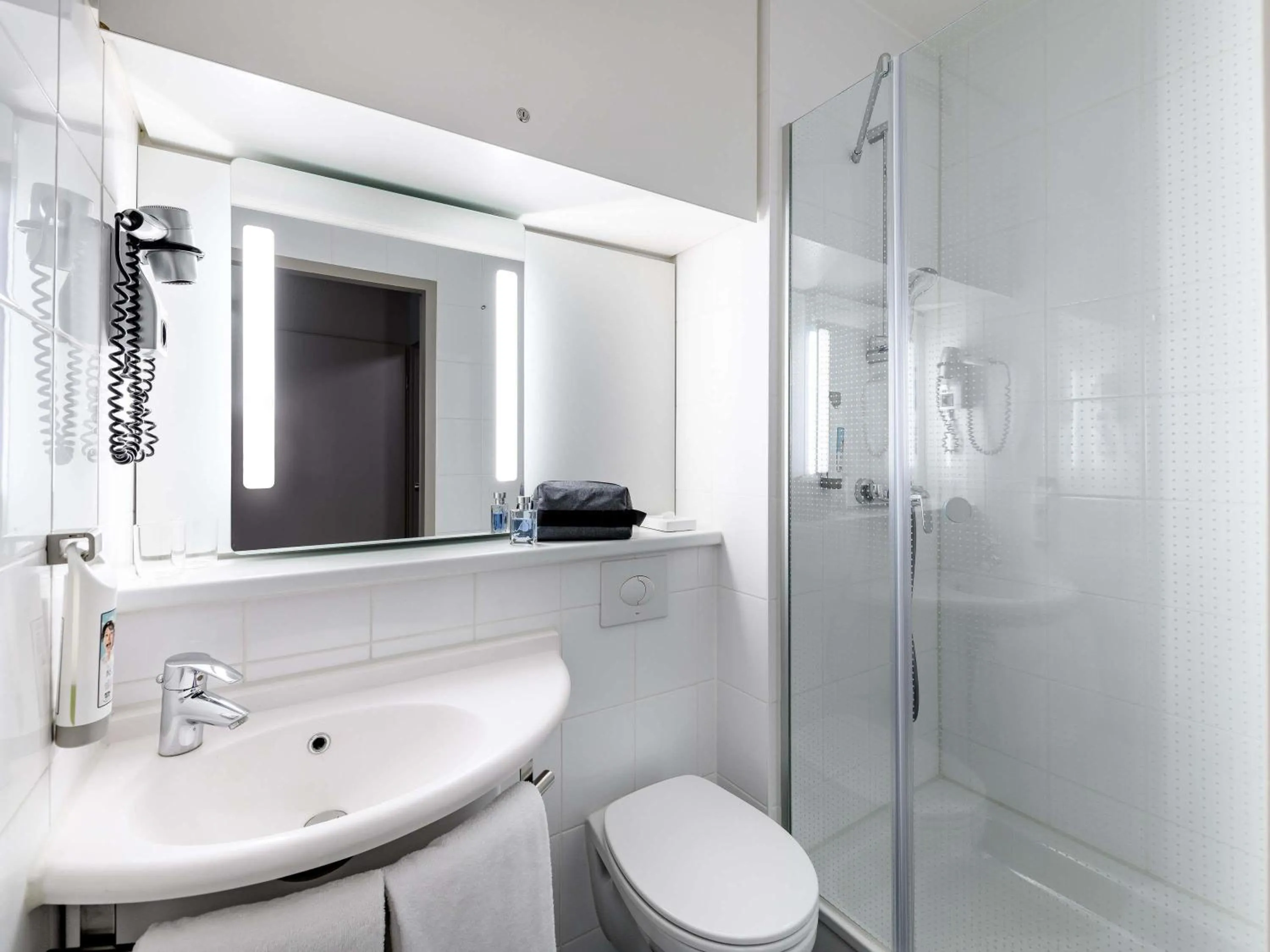 Bedroom in ibis Mainz City