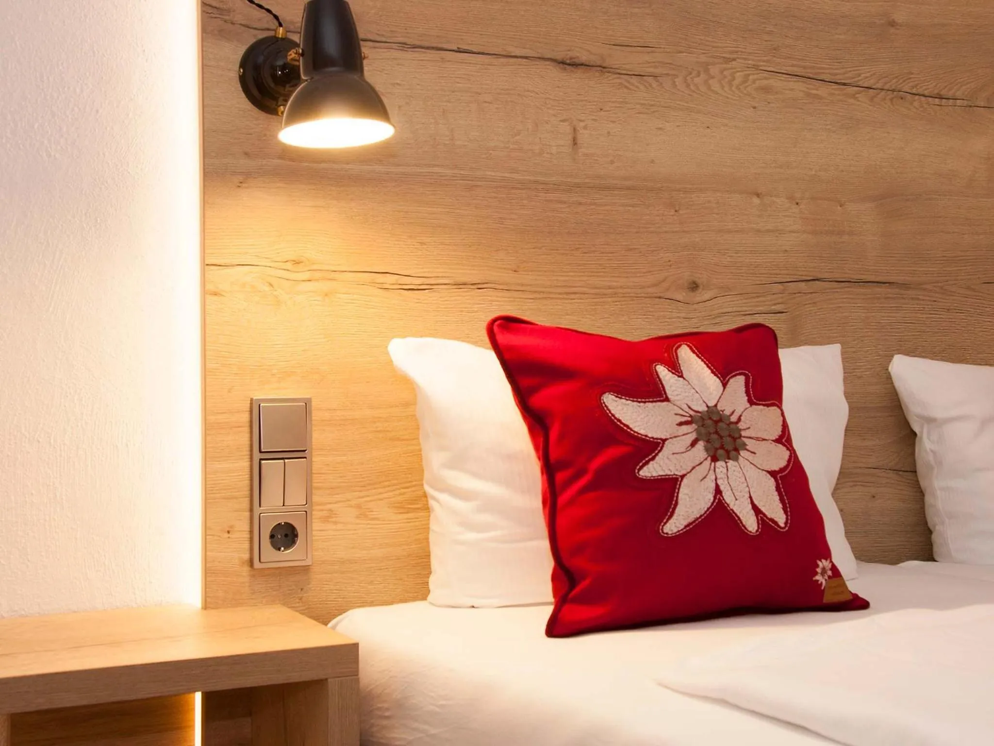 Photo of the whole room, Bed in Elements Hotel Christlessee