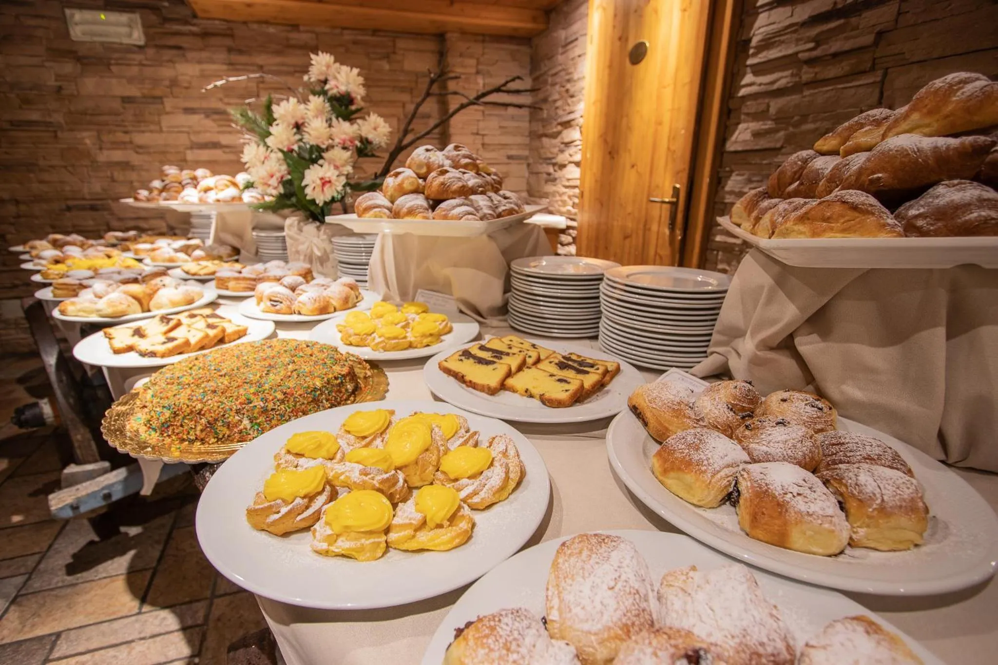 Buffet breakfast in Hotel Piandineve