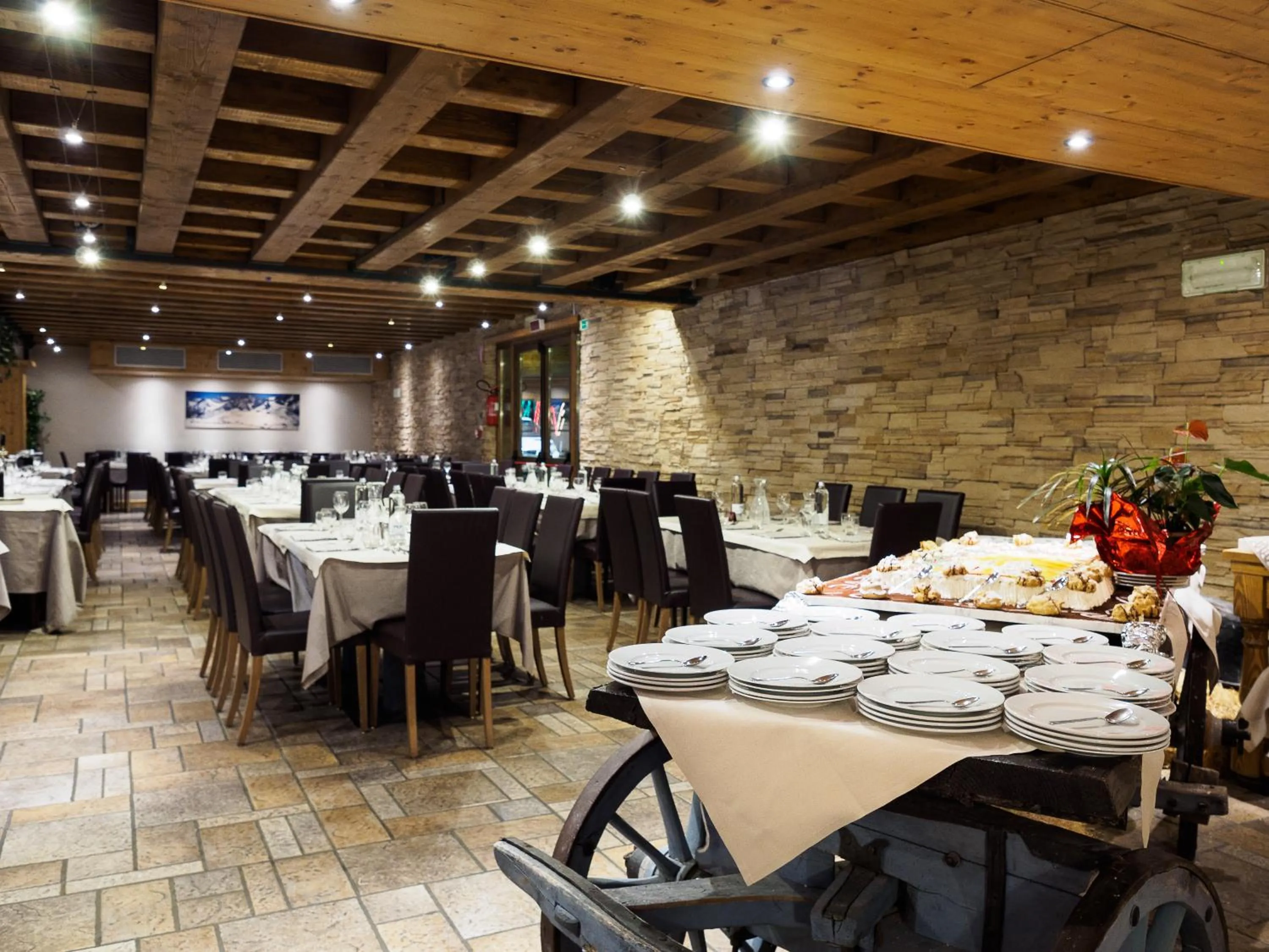 Restaurant/places to eat in Hotel Piandineve