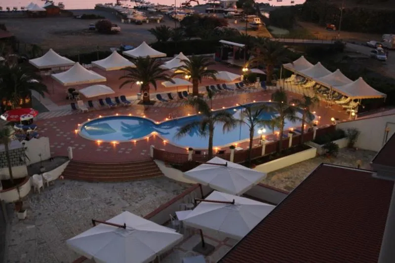 Facade/entrance in Hotel Talao