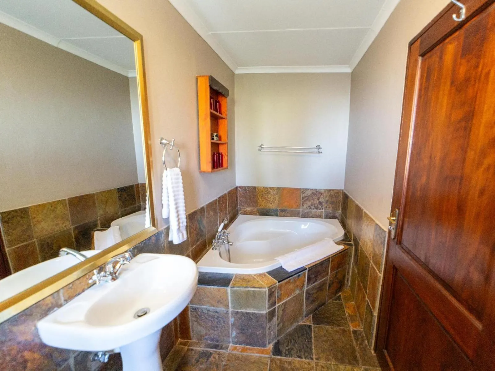 Bathroom in Sunriver Kalahari Lodge Riverside stay in Upington