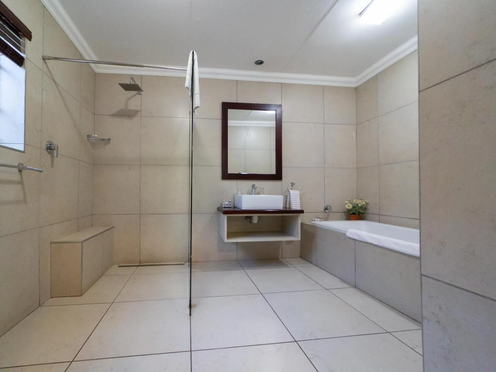 Bathroom in Sunriver Kalahari Lodge Riverside stay in Upington