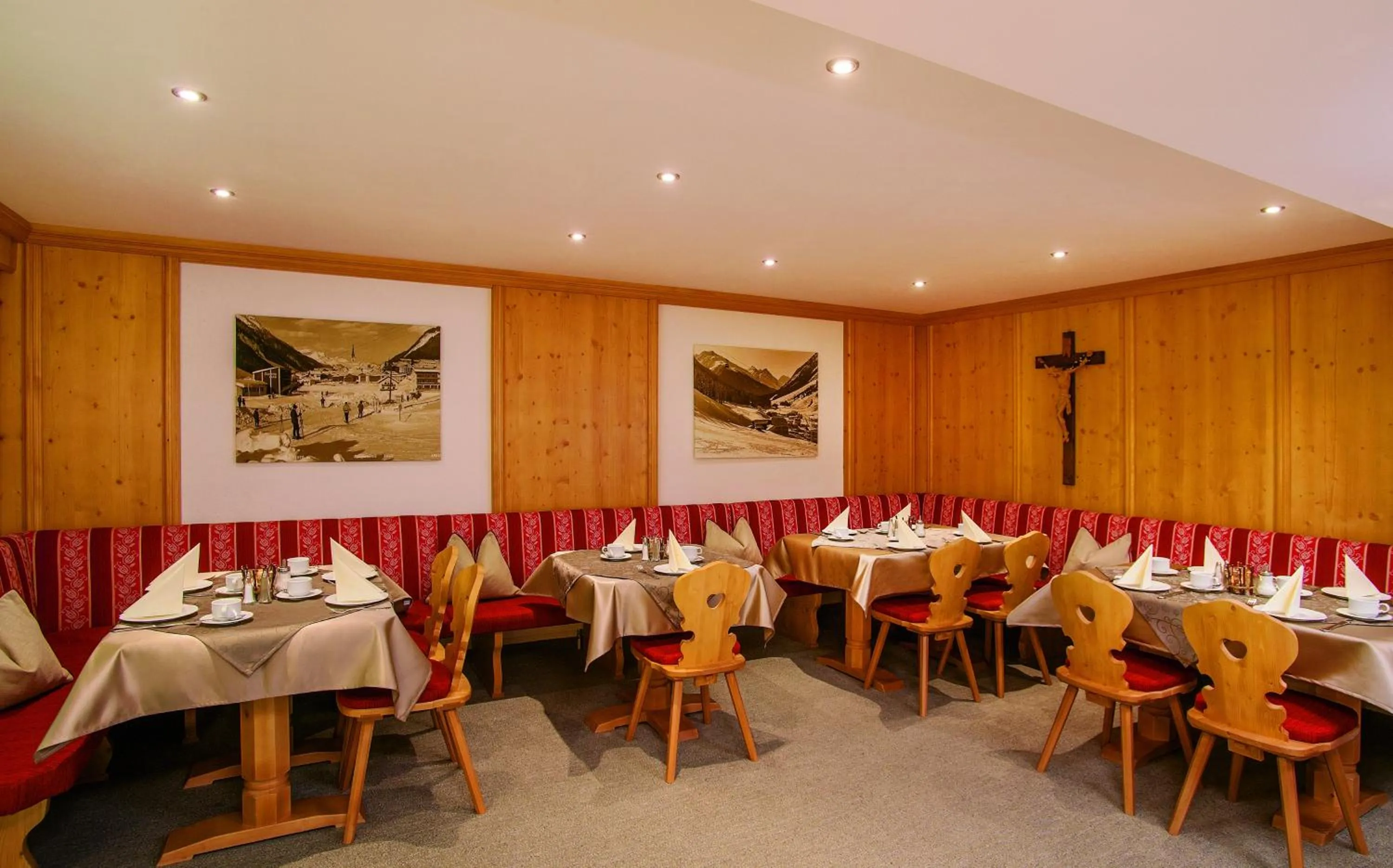 Restaurant/places to eat in Hotel Garni Chasa Sulai