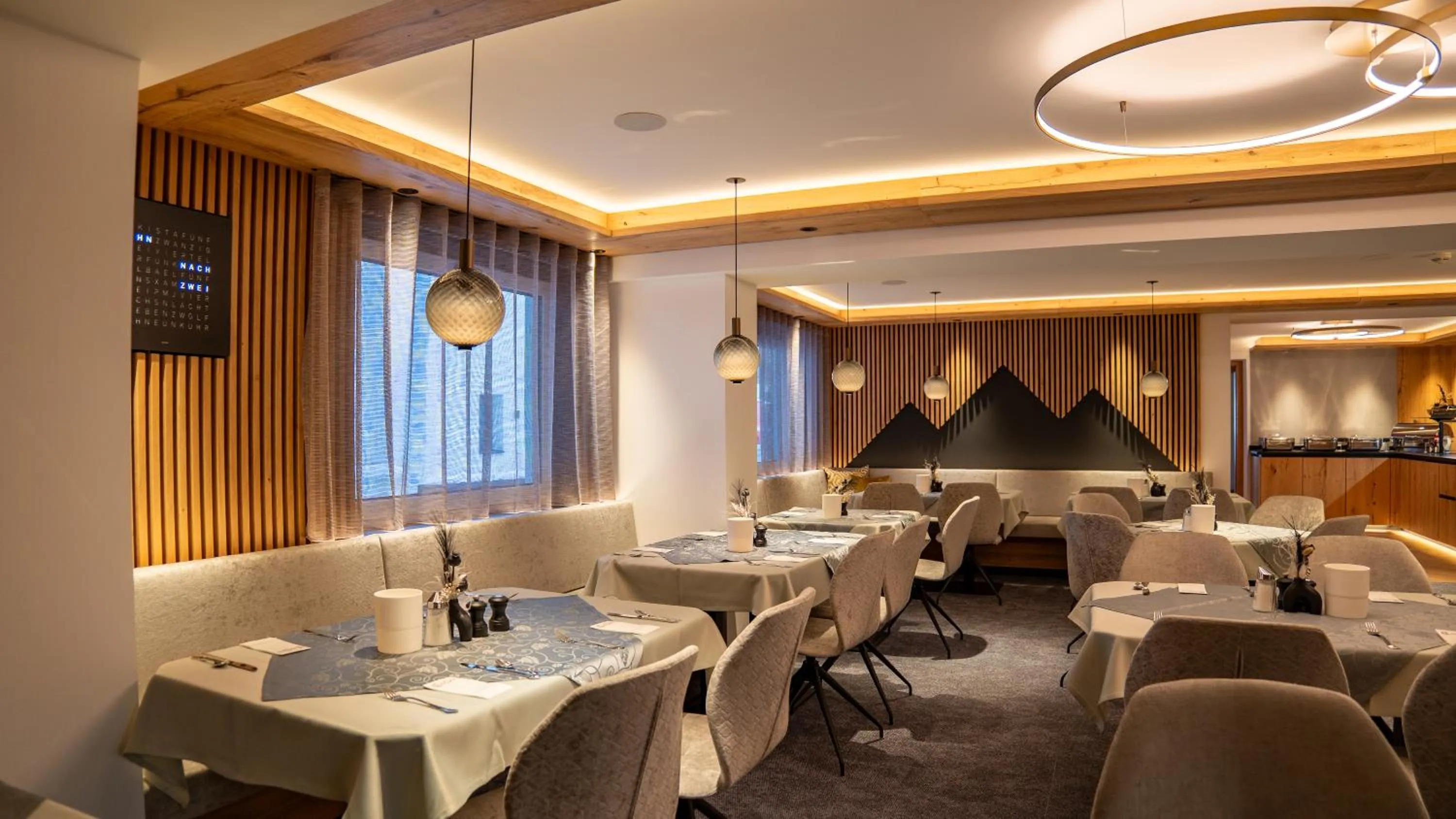 Breakfast in Hotel Garni Chasa Sulai