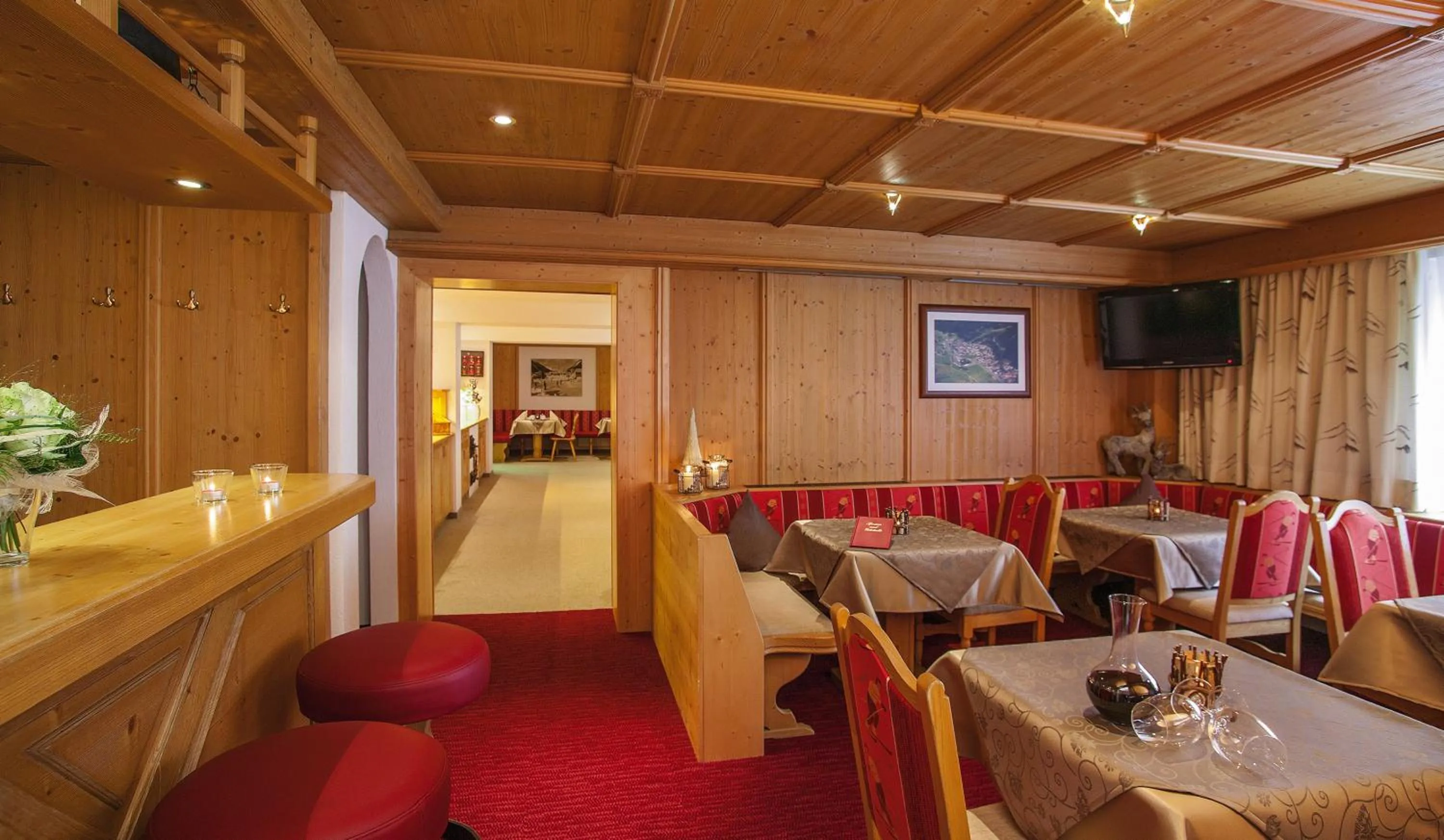 Restaurant/places to eat in Hotel Garni Chasa Sulai