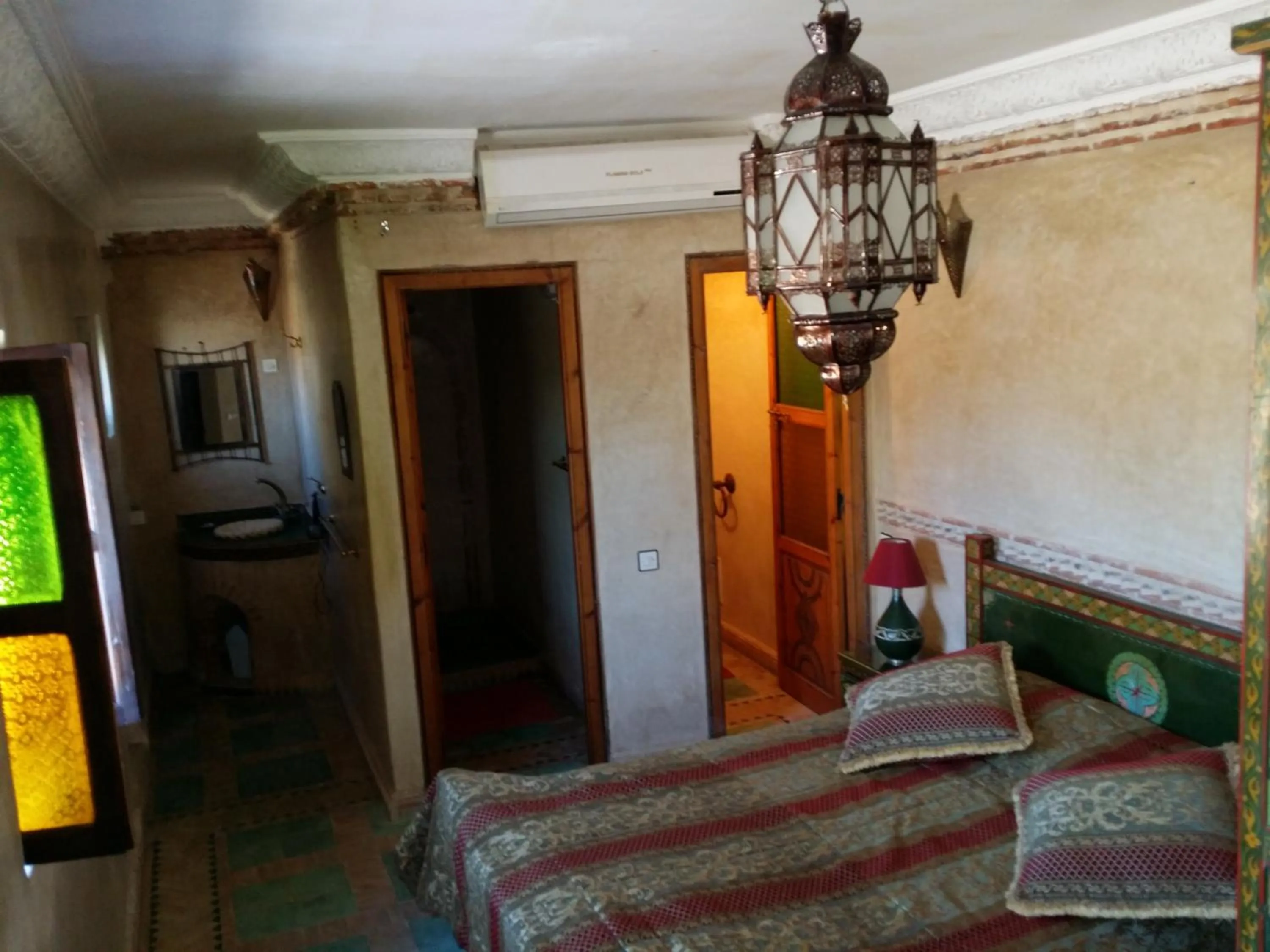 Kitchen or kitchenette, Bed in Riad Puchka