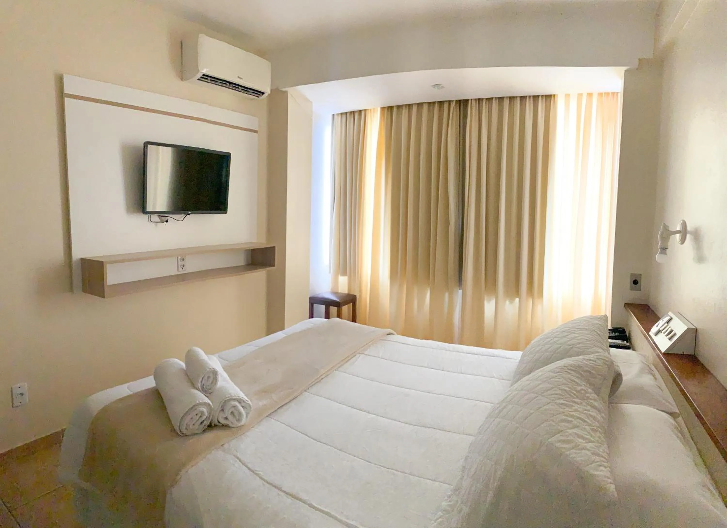 Bed in De Rose Palace Hotel