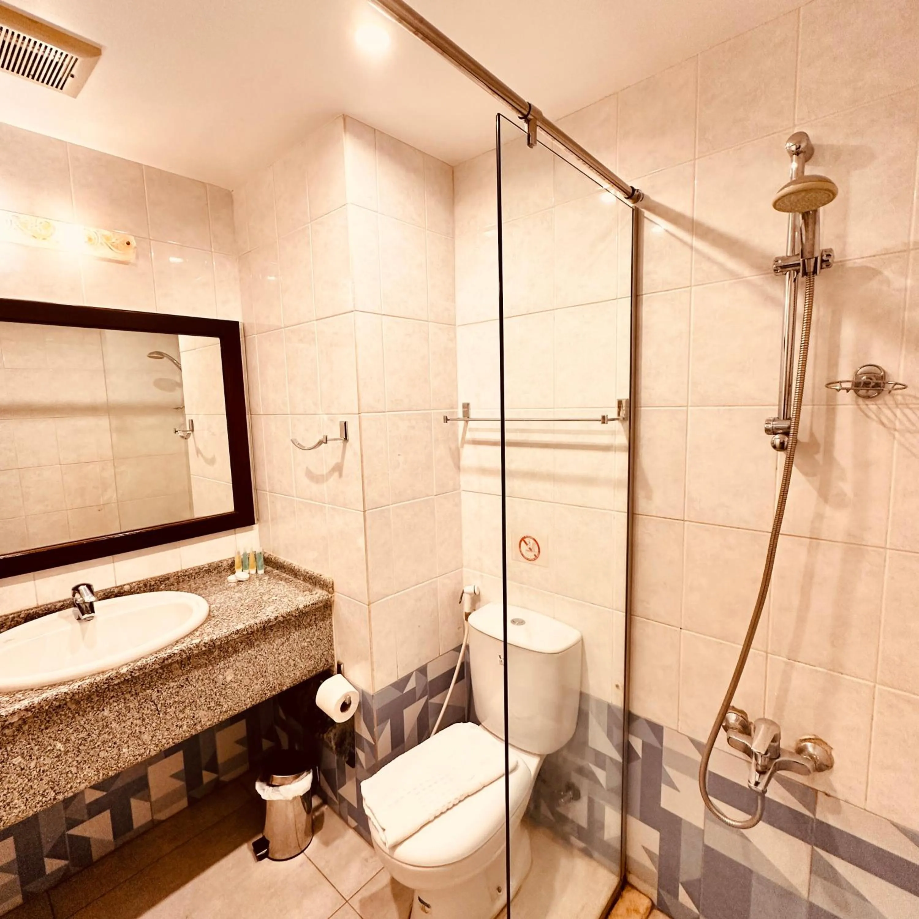 Shower in Aquavista Hotel & Suites