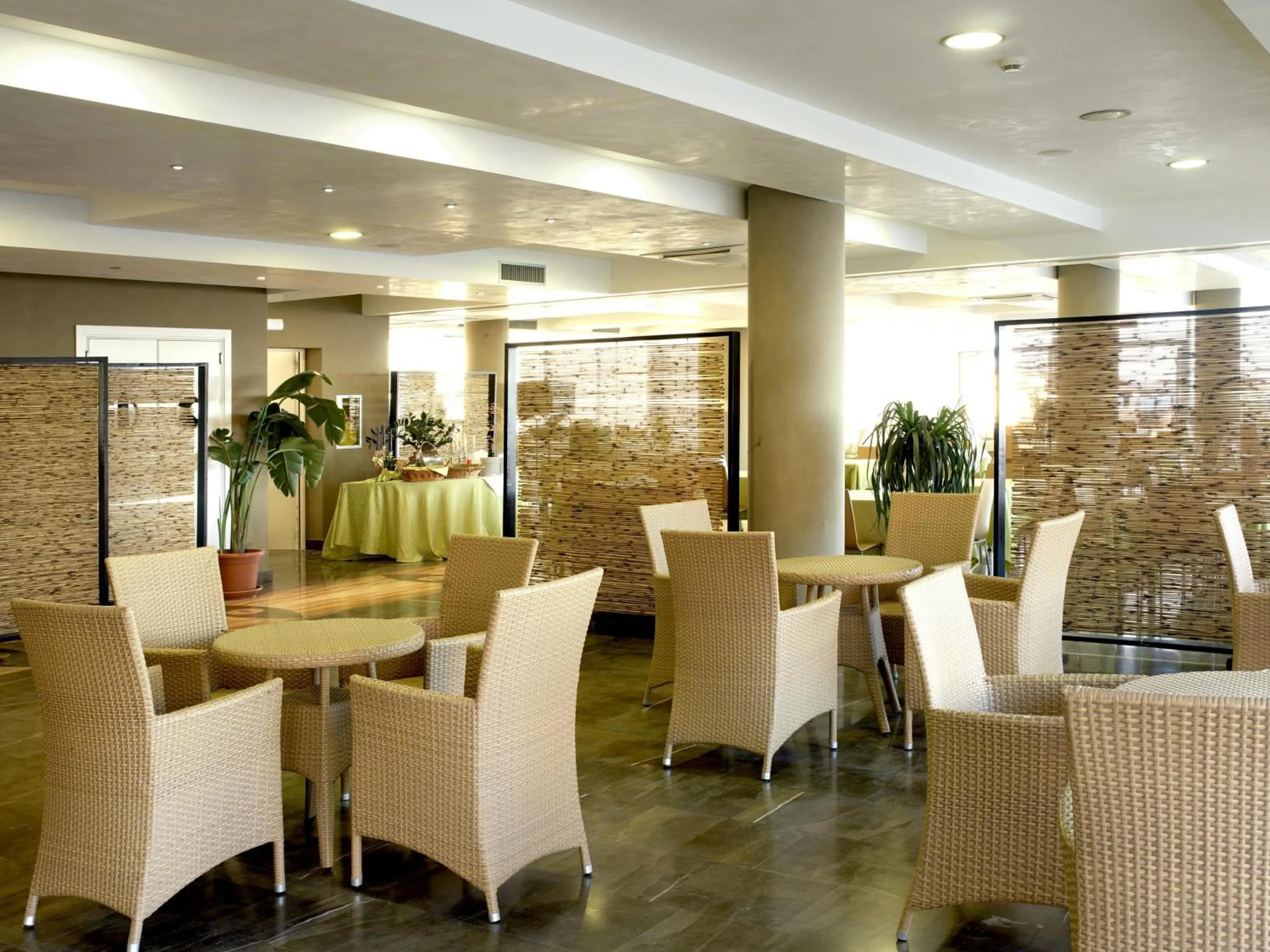 Restaurant/places to eat in Casa Del Mar