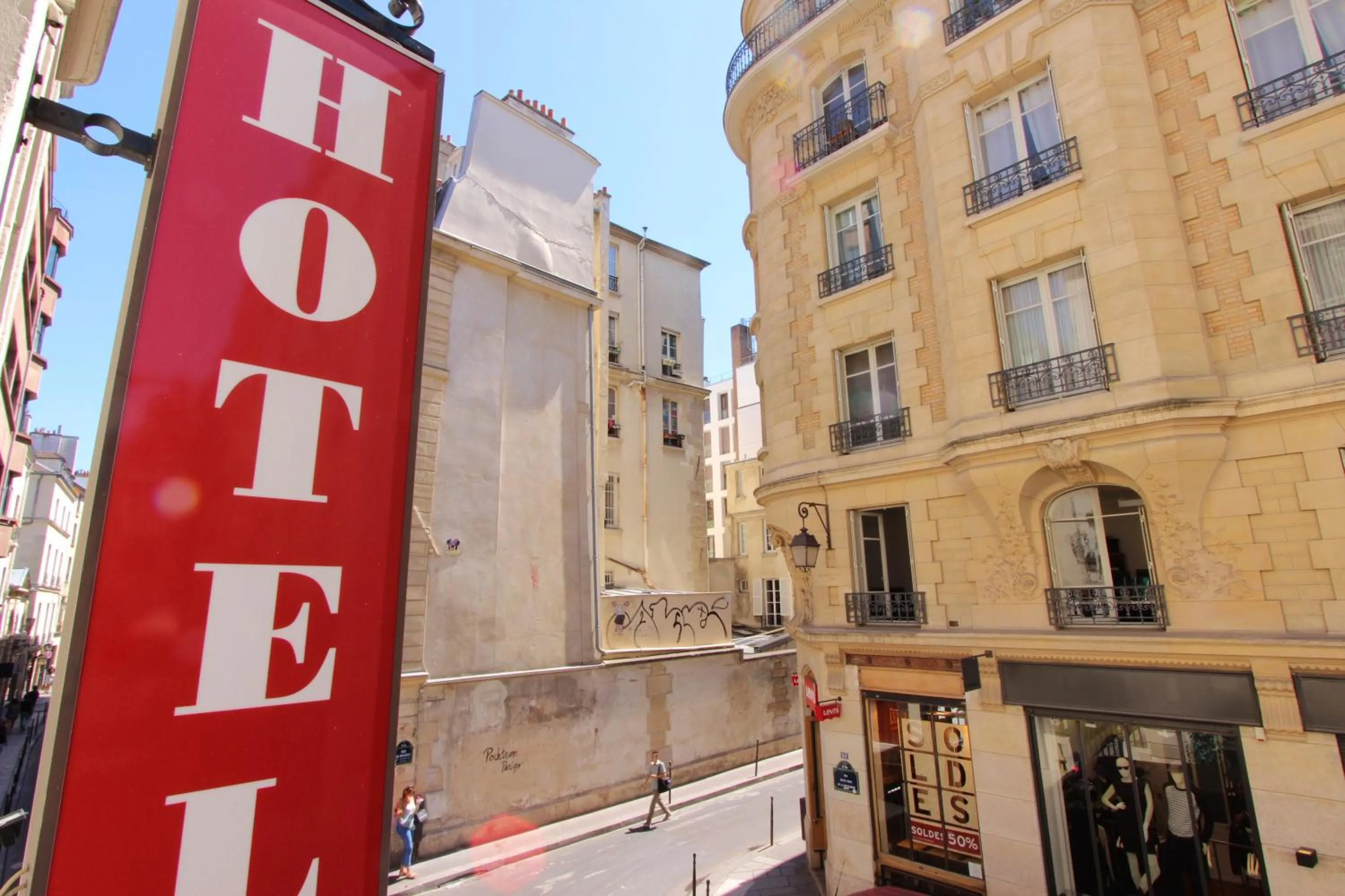 Property building in Hotel de la Bretonnerie