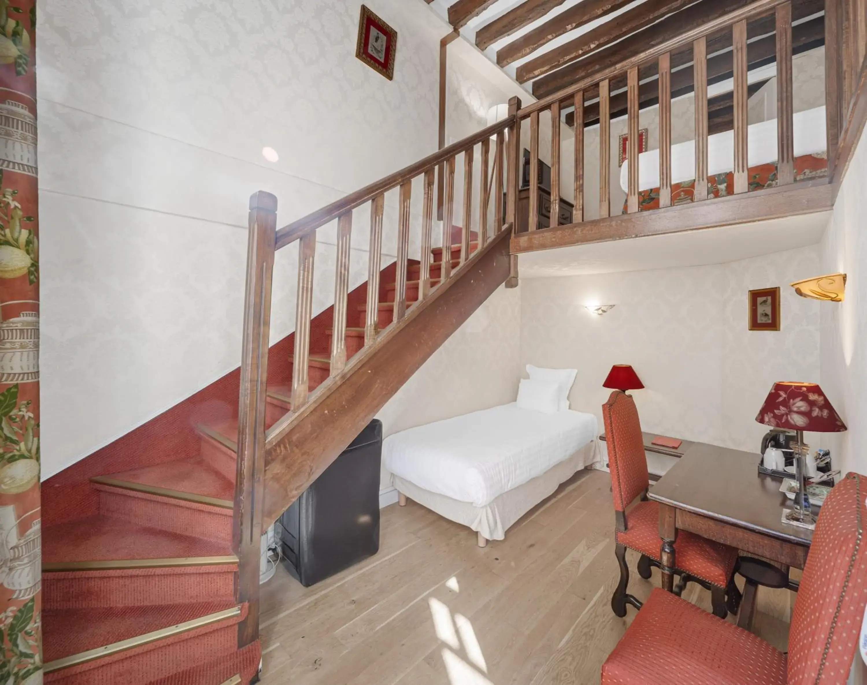 Triple Elegant Room in Hotel de la Bretonnerie Triple Elegant Room in Hotel de la Bretonnerie