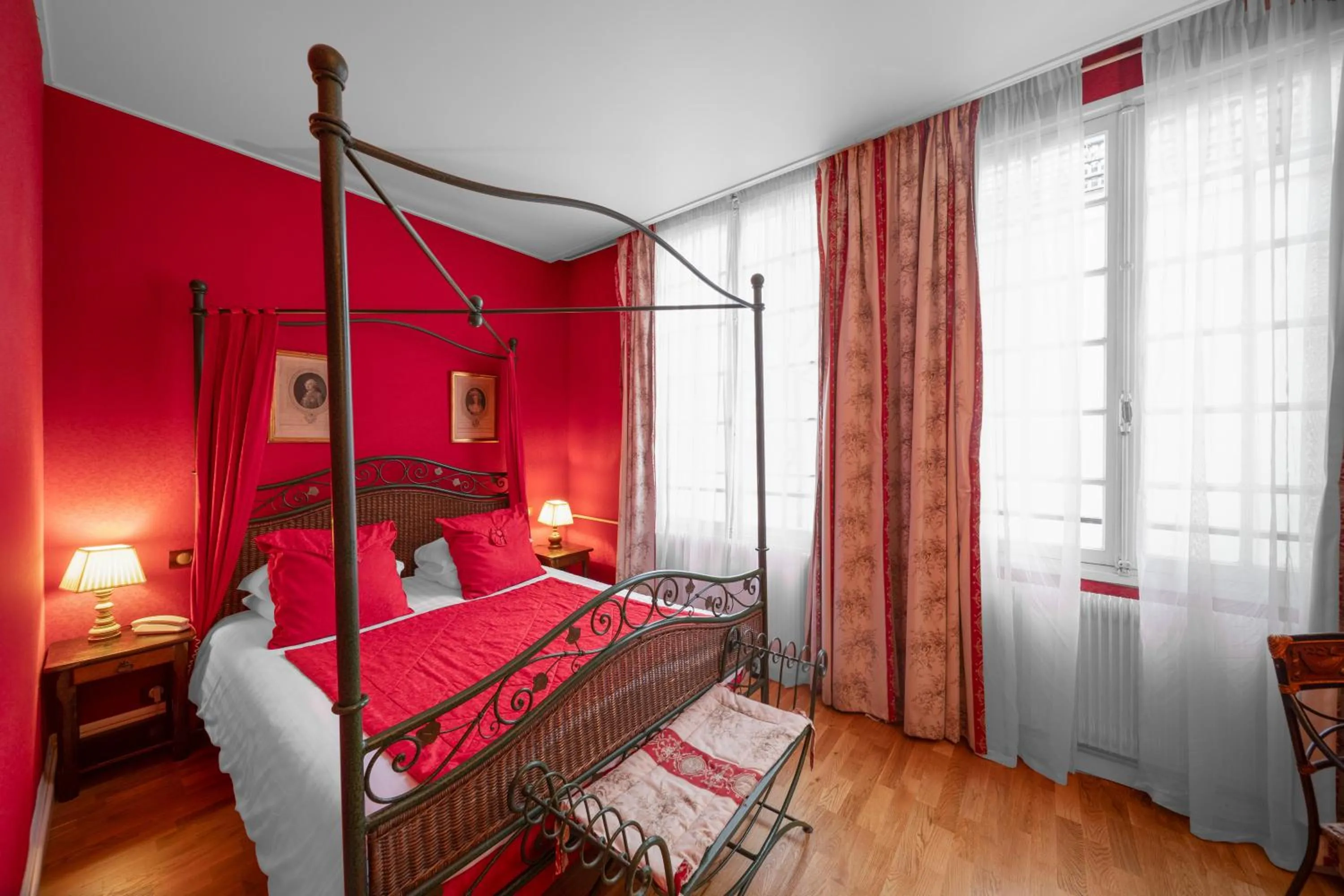 Bedroom, Bed in Hotel de la Bretonnerie