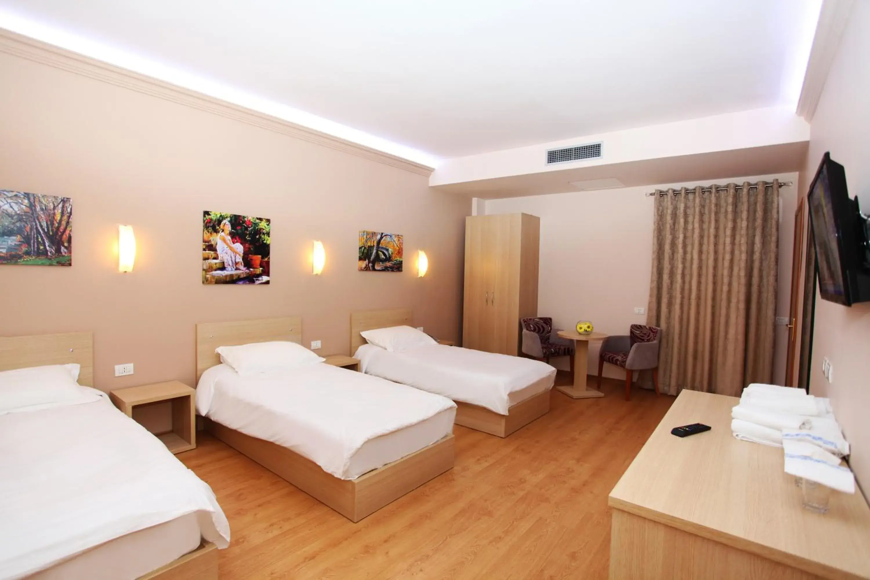 Triple Room in Hotel Green Triple Room in Hotel Green