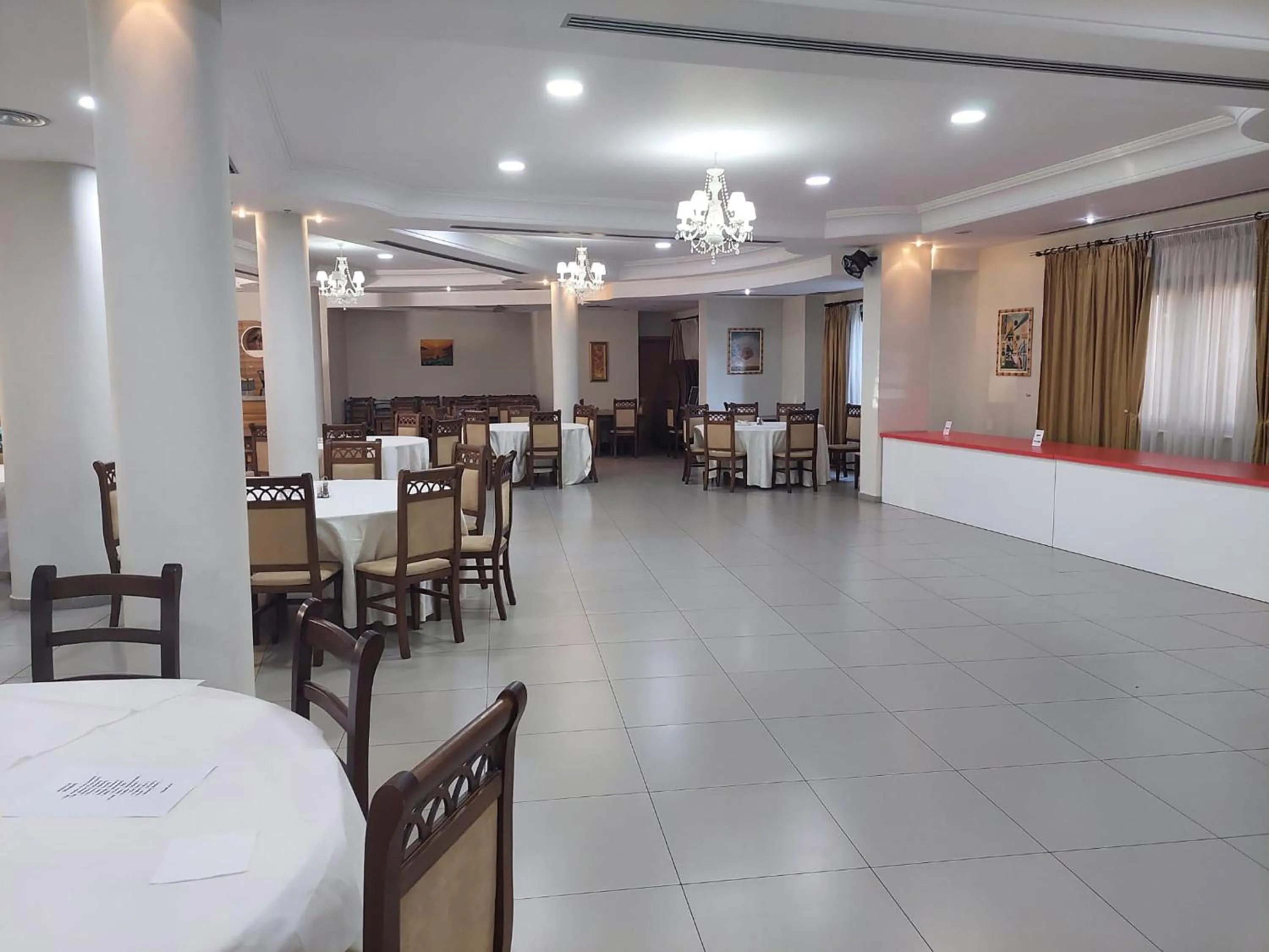 Restaurant/places to eat in Hotel Green