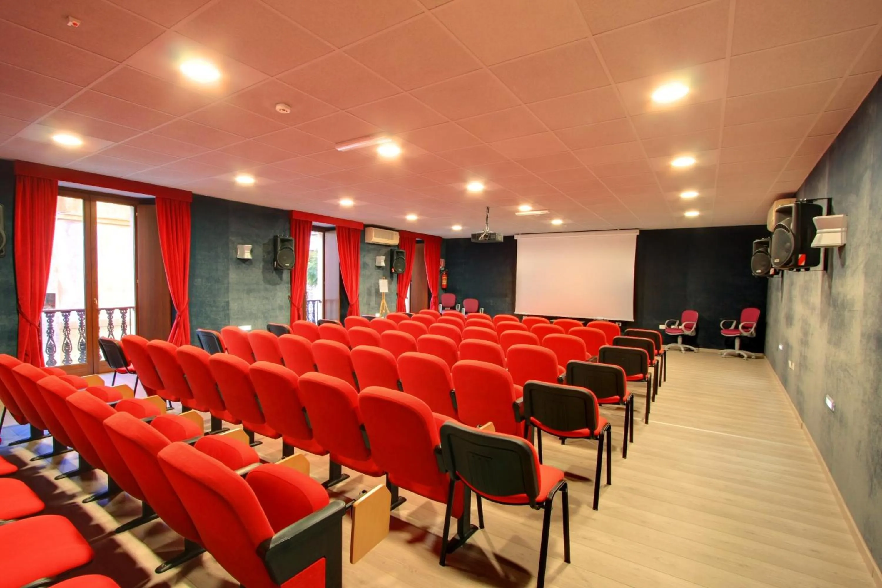 Business facilities in Hostel Marina