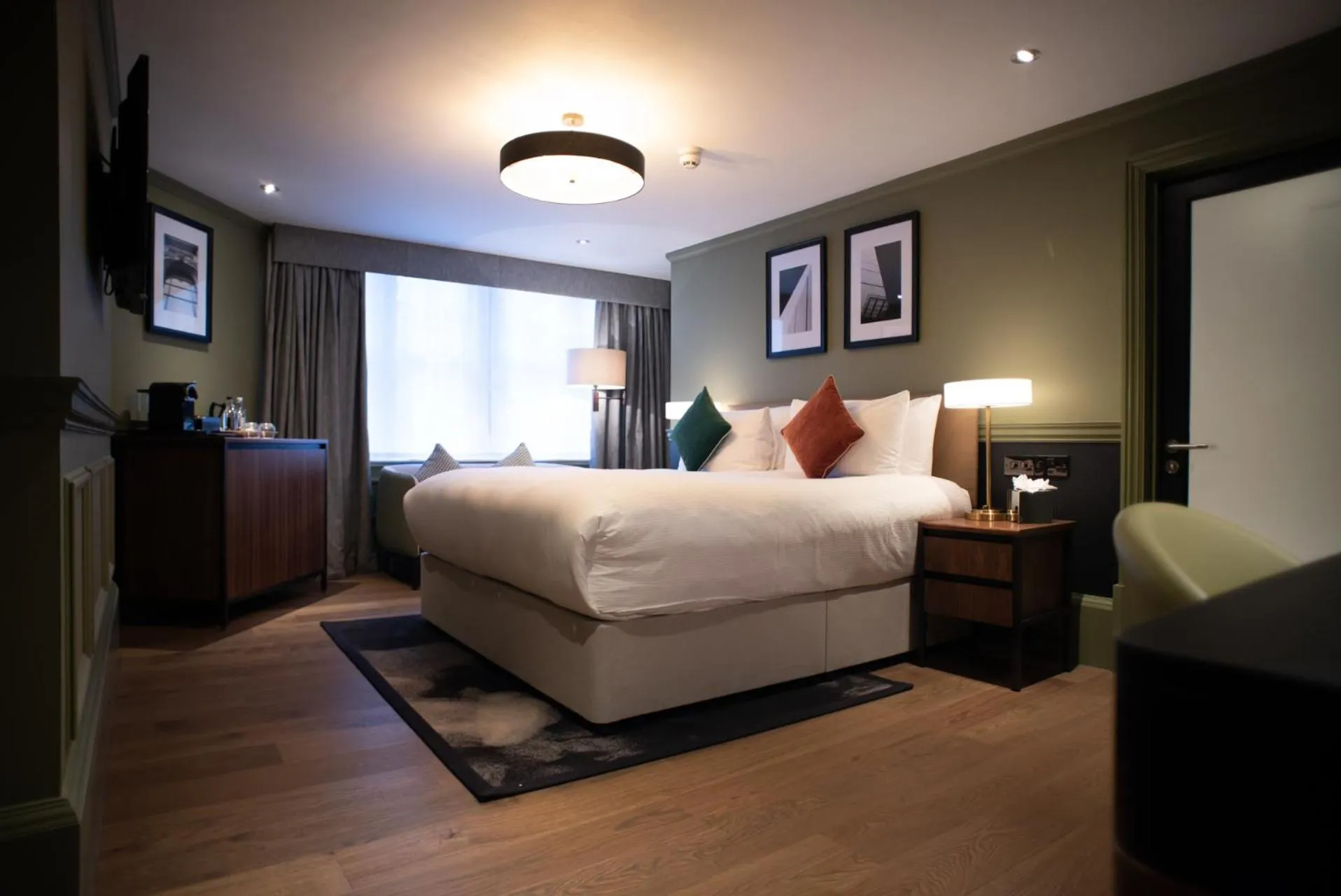 Deluxe King Room in Counting House