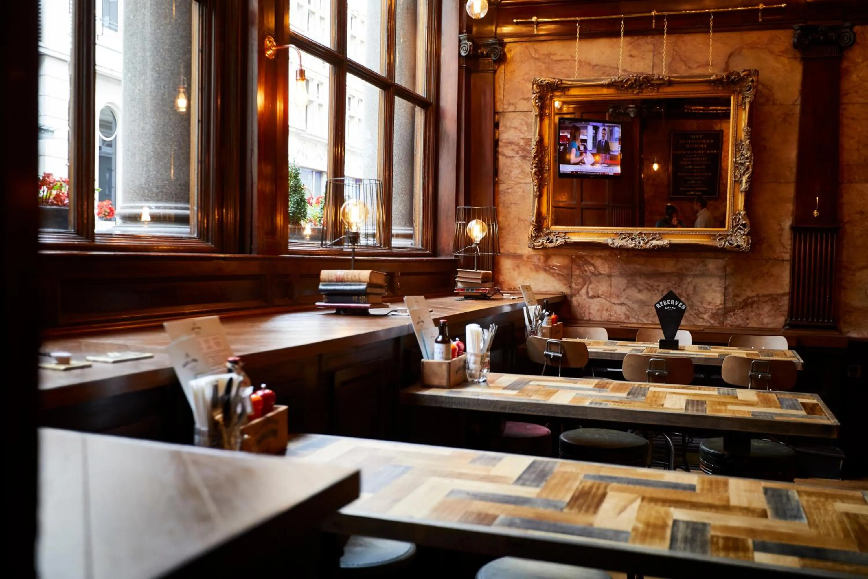 Restaurant/places to eat in Counting House