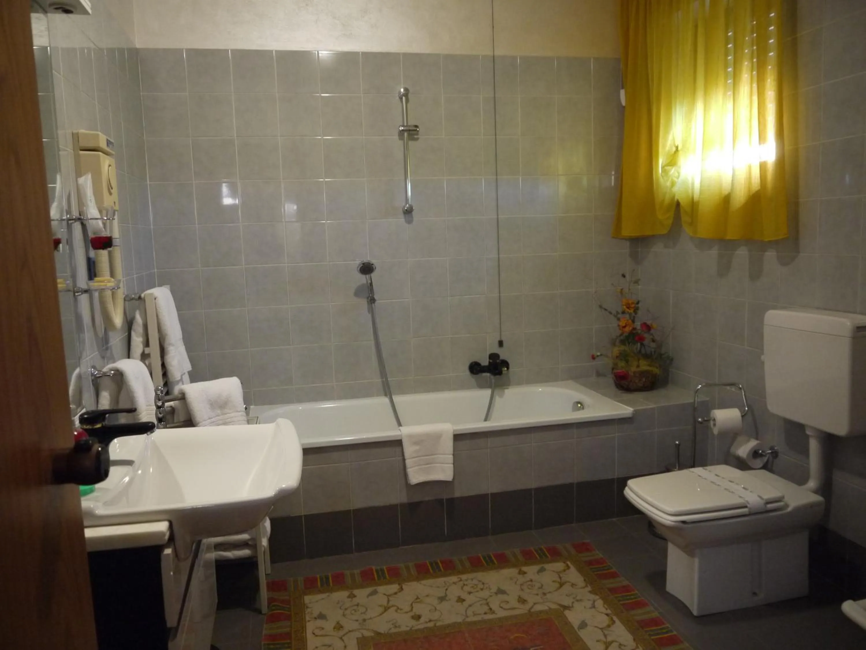 Bathroom in Hotel La Ruota