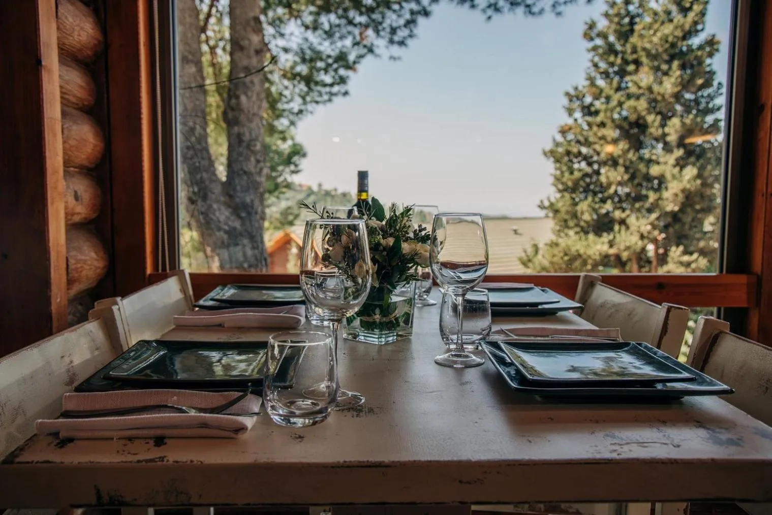 Restaurant/places to eat in Logos hotel in Yad Hashmona