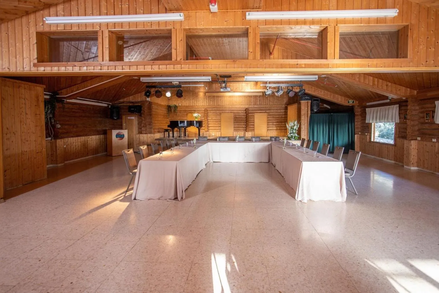 Meeting/conference room in Logos hotel in Yad Hashmona