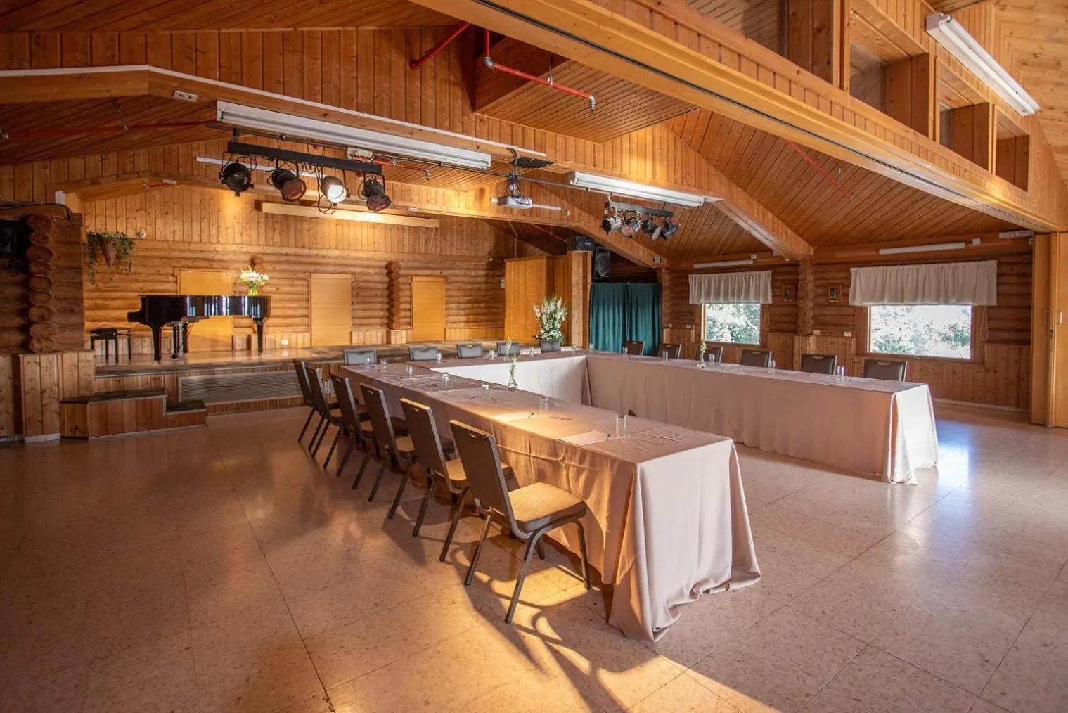 Business facilities in Logos hotel in Yad Hashmona